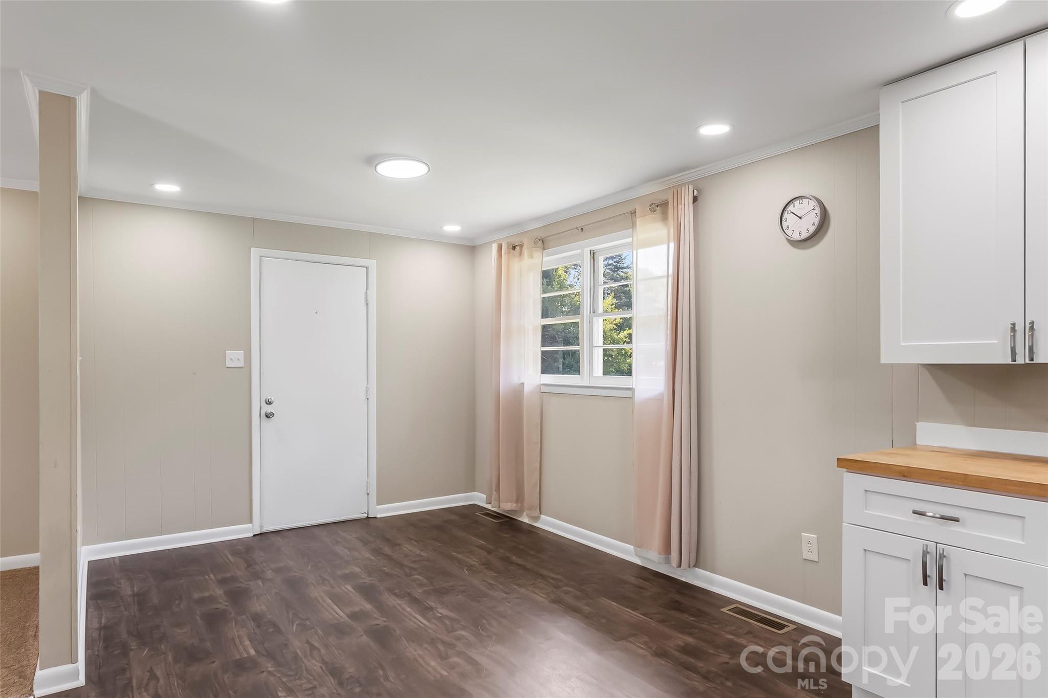 Eat in Kitchen / Dining - 4405 Landing Court, Hickory