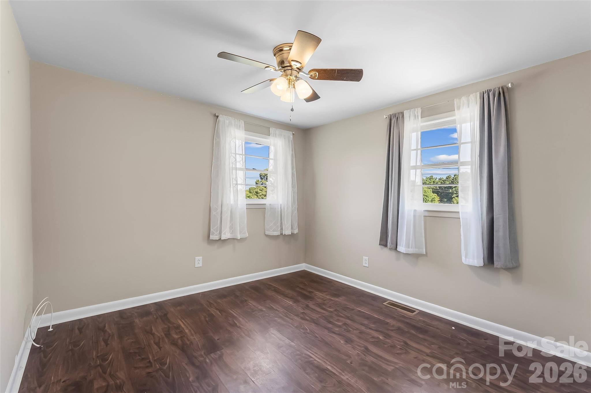 Guest Room - 4405 Landing Court, Hickory