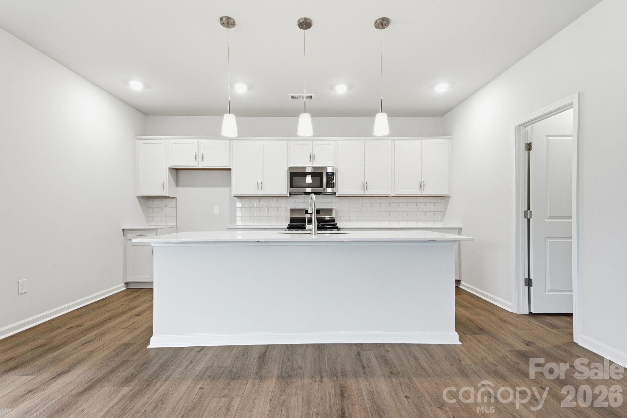 Kitchen with large island - 204 Rodeo Drive, Shelby