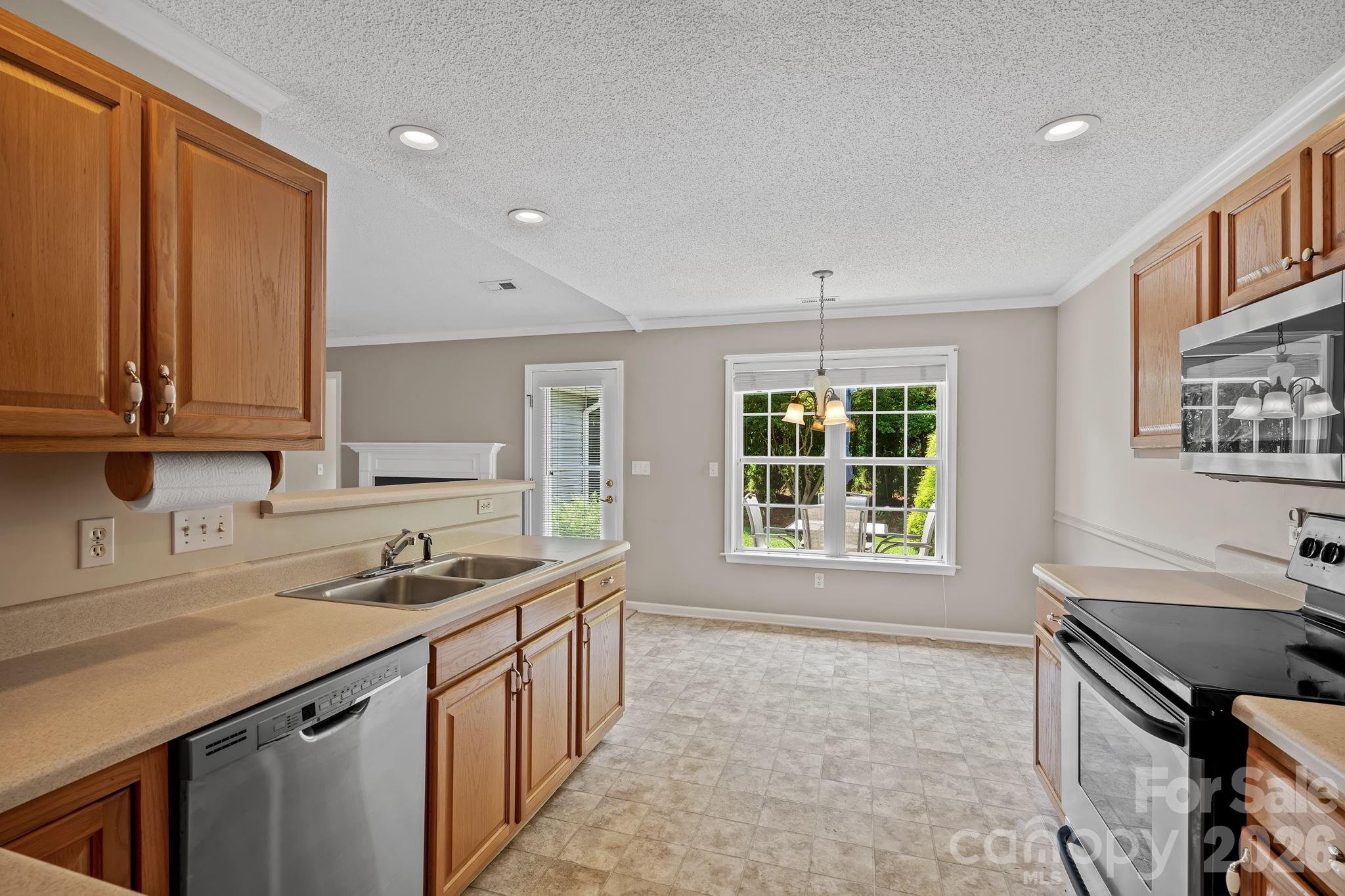 Single Family Residence at 200 Planters Creek Road, Fletcher, photo 9 of 39
