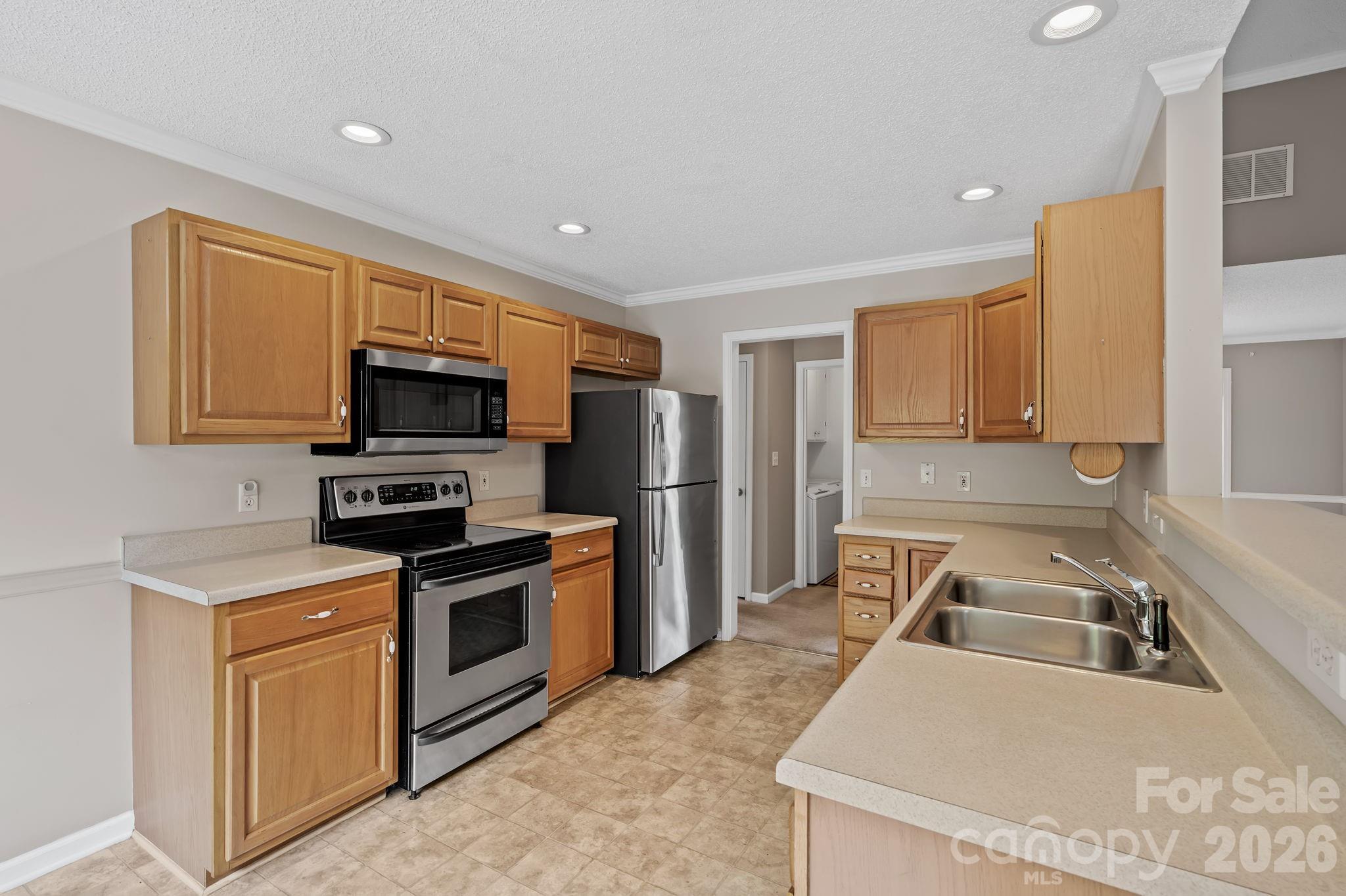 Single Family Residence at 200 Planters Creek Road, Fletcher, photo 10 of 39