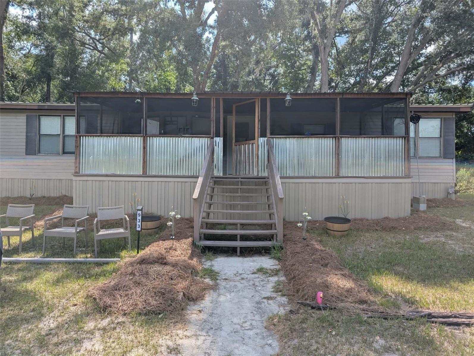 Manufactured Home at 933 NE FIR ST, PINETTA