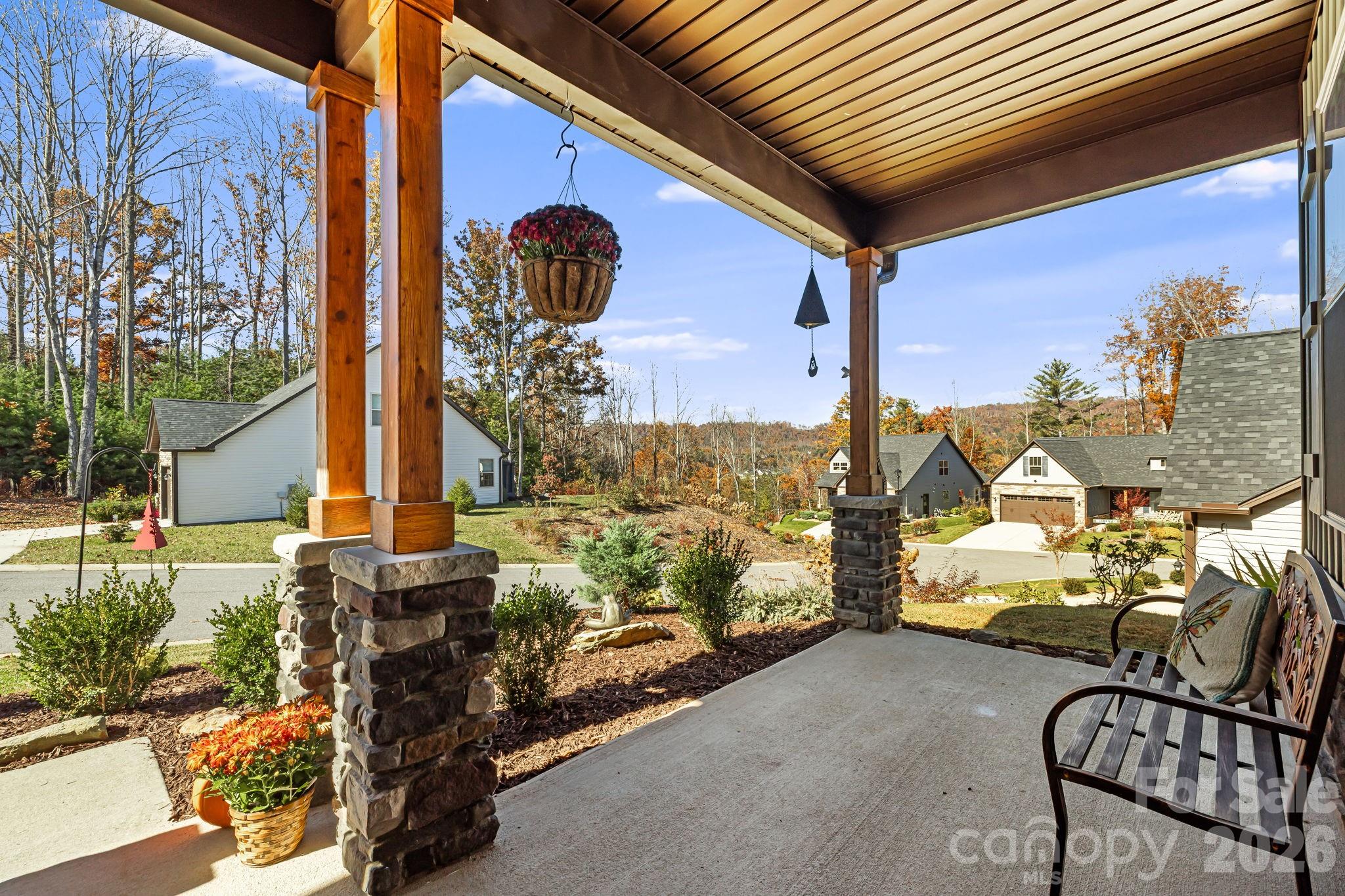 Beautiful well well-manicured neighborhood for evening strolls, and watching a sunset. - 504 Rosebud Orchid Way, Weaverville