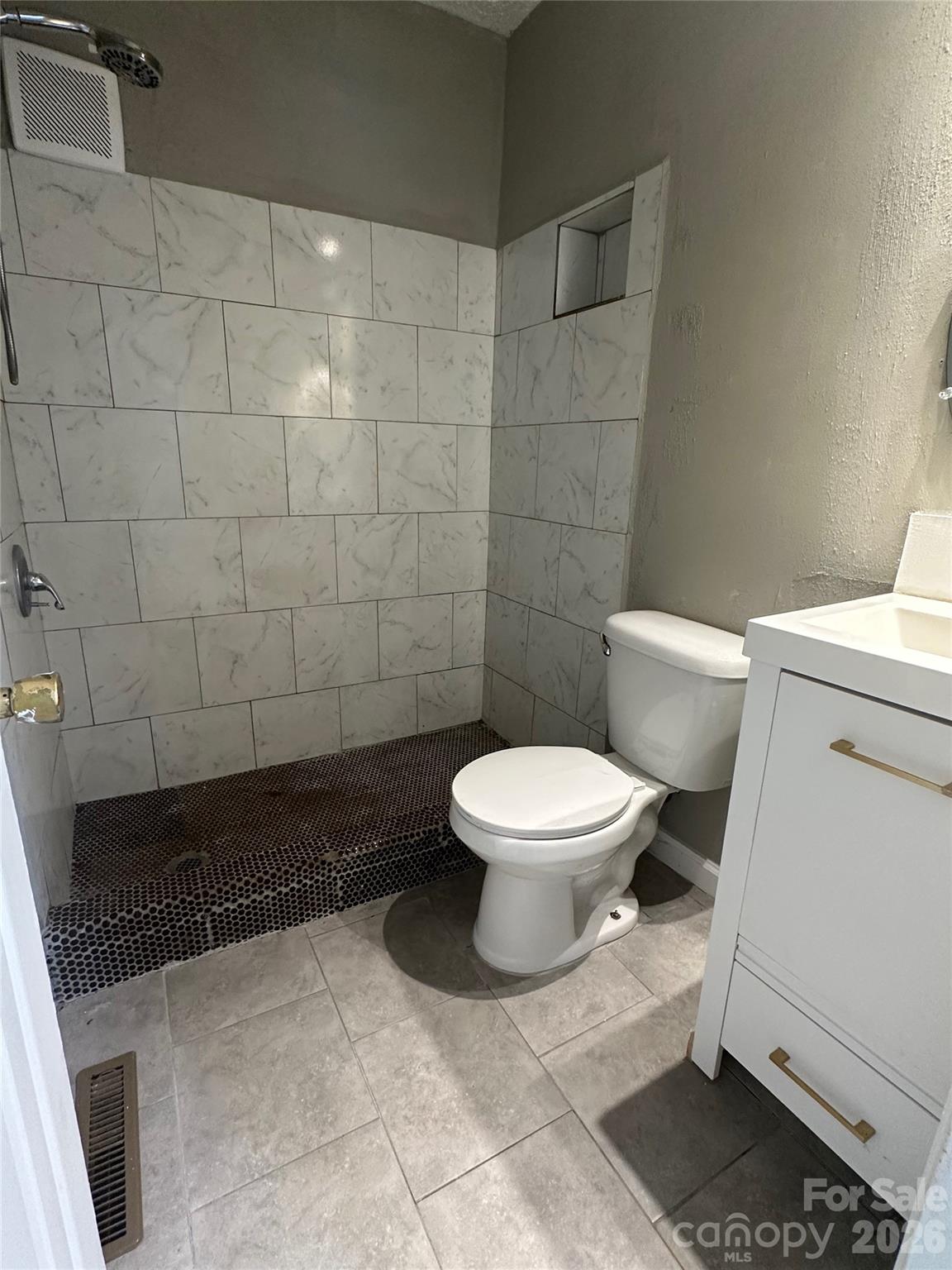 Main bath - 1005 William Drive, Winston Salem