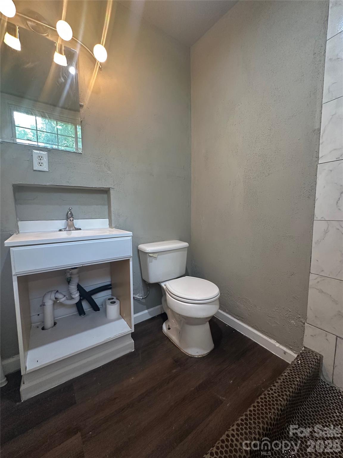 Rear bath - 1005 William Drive, Winston Salem
