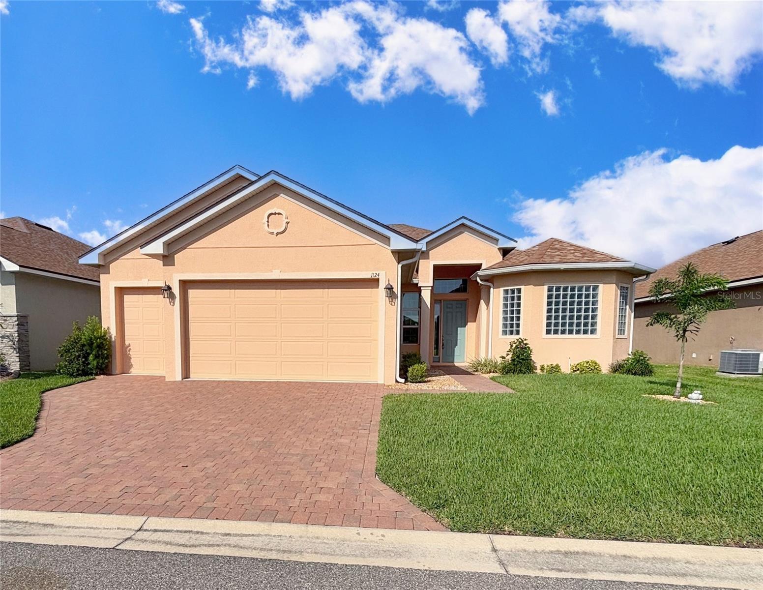 1124 SAWGRASS DR