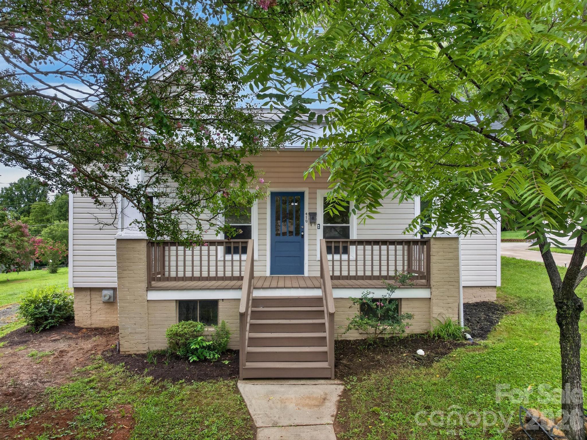 Single Family Residence at 410 Spruce Street SW, Lenoir, photo 2 of 24