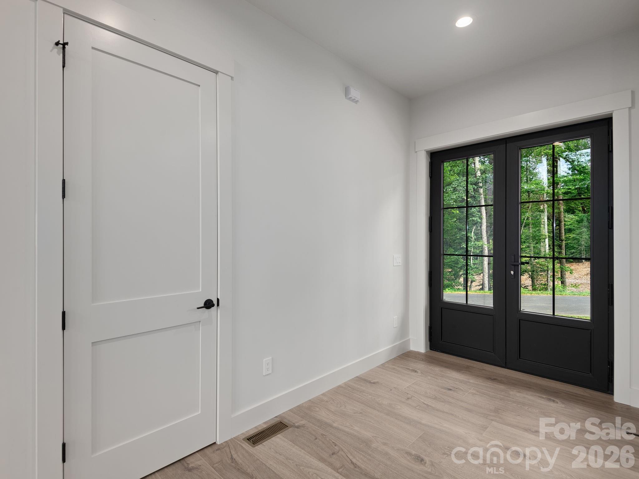 Single Family Residence at 148 Reserve Way, Hendersonville, photo 3 of 30