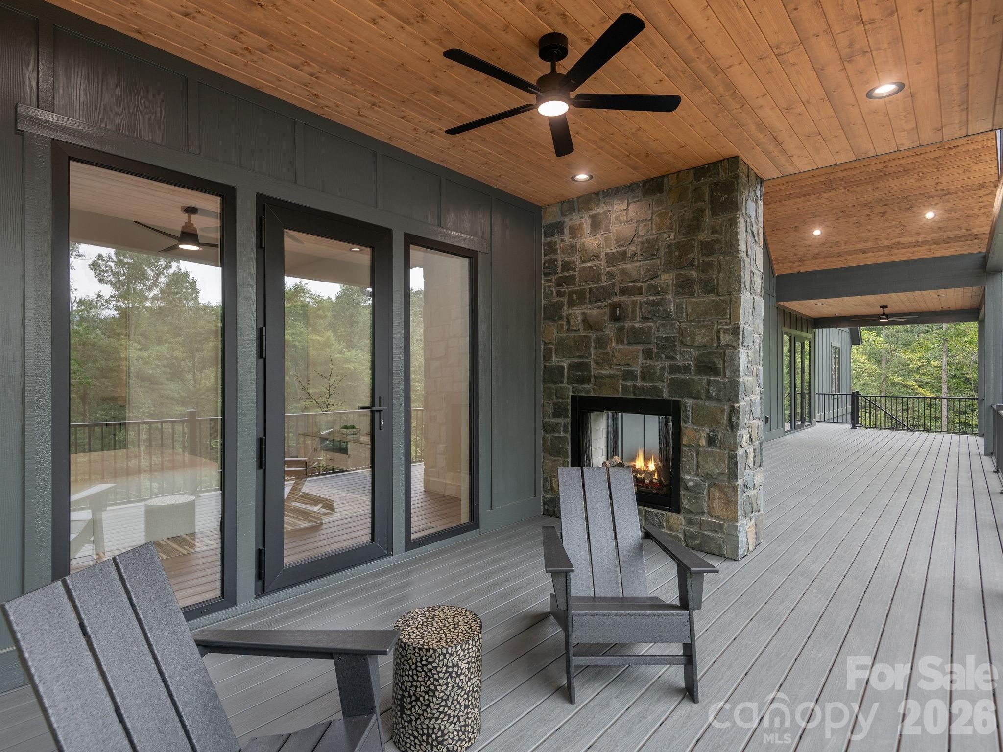 Single Family Residence at 148 Reserve Way, Hendersonville, photo 13 of 30
