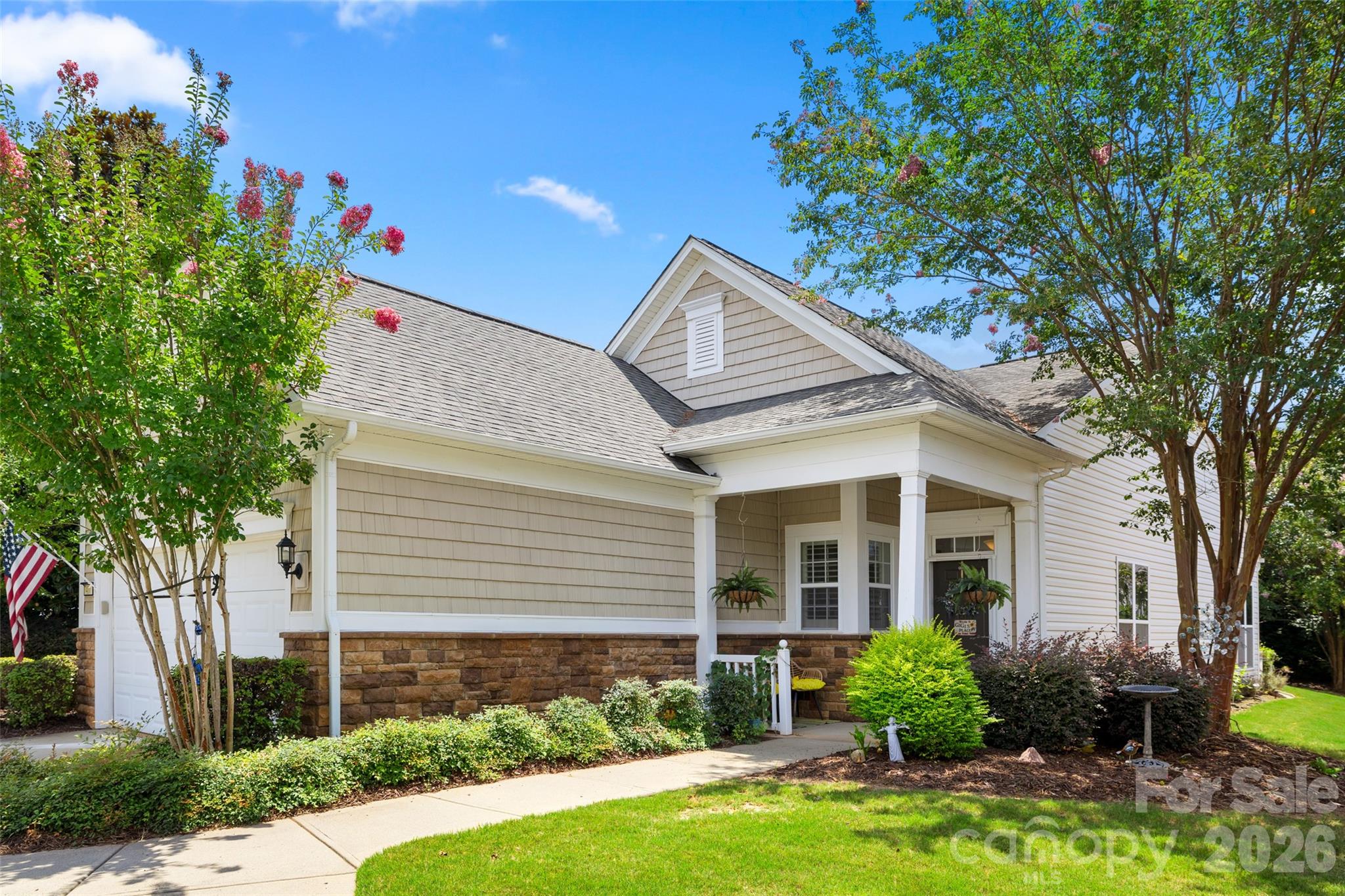 Single Family Residence at 7410 Carolina Jessamine Court, Fort Mill, photo 2 of 41