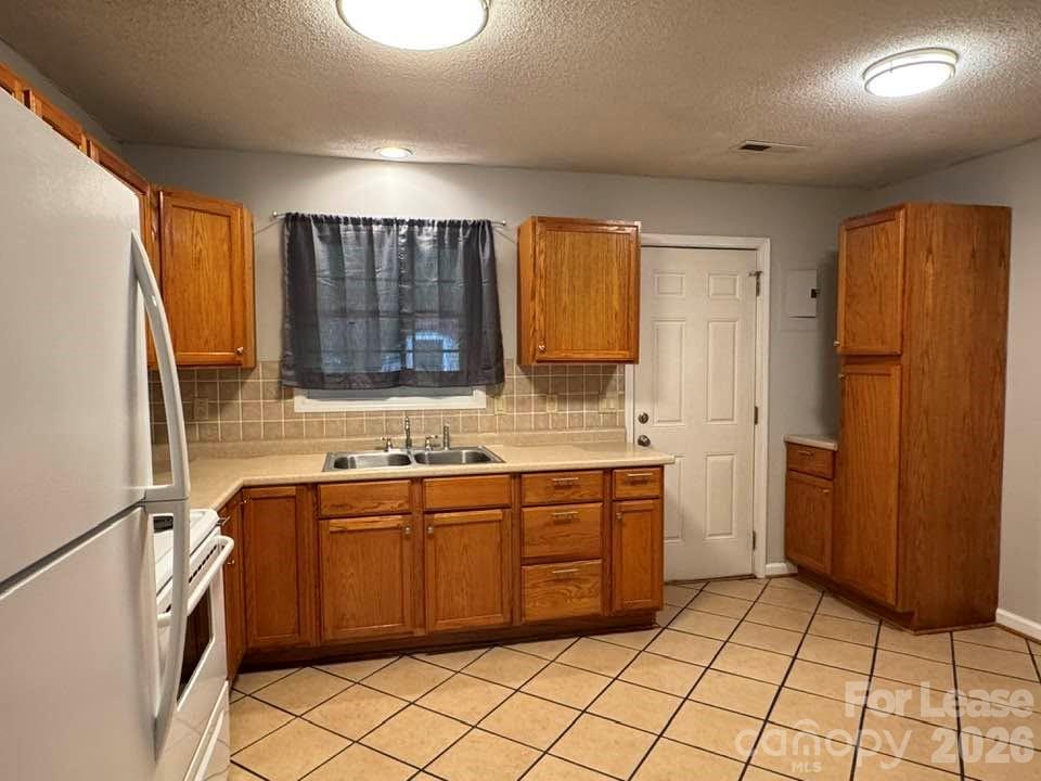 Apartment at 411 Ludwick Avenue, Salisbury, photo 3 of 16