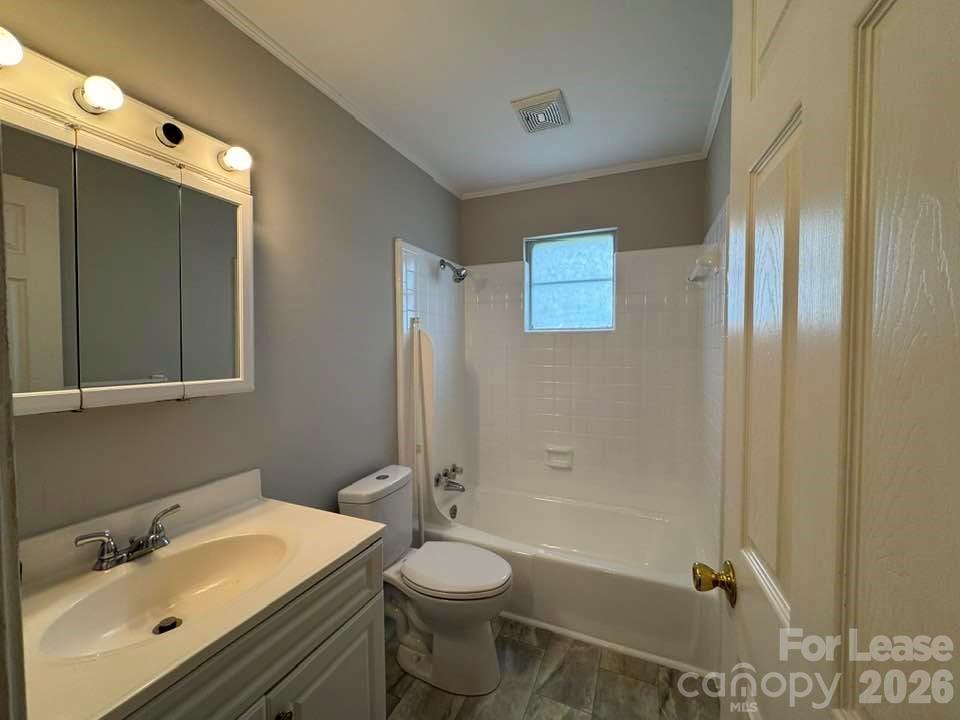 Bath - 411 Ludwick Avenue, Salisbury