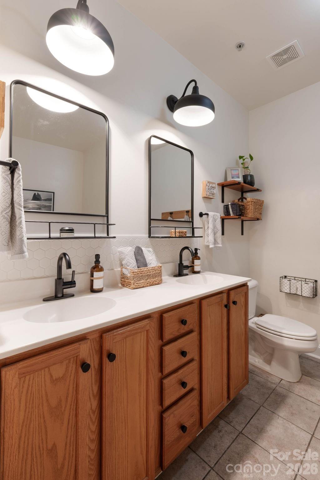 Primary Bath - 21622 Aftonshire Drive, Cornelius