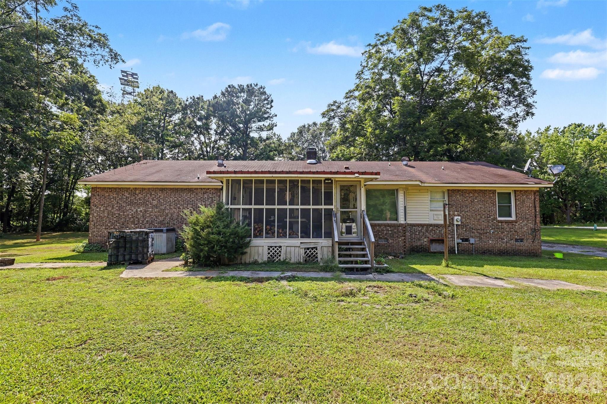 Single Family Residence at 310 Ferret Lane, York, photo 20 of 21