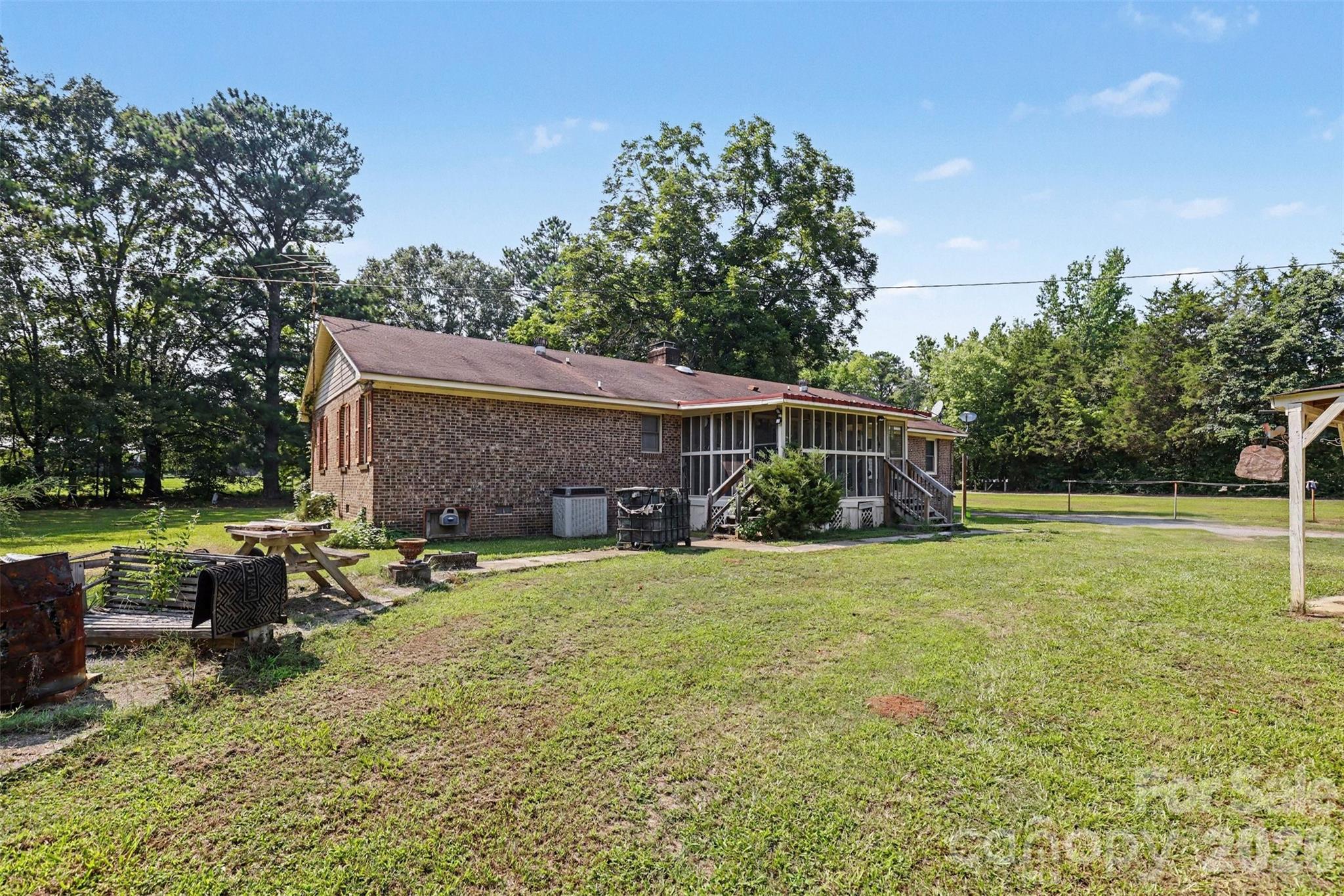Single Family Residence at 310 Ferret Lane, York, photo 16 of 21