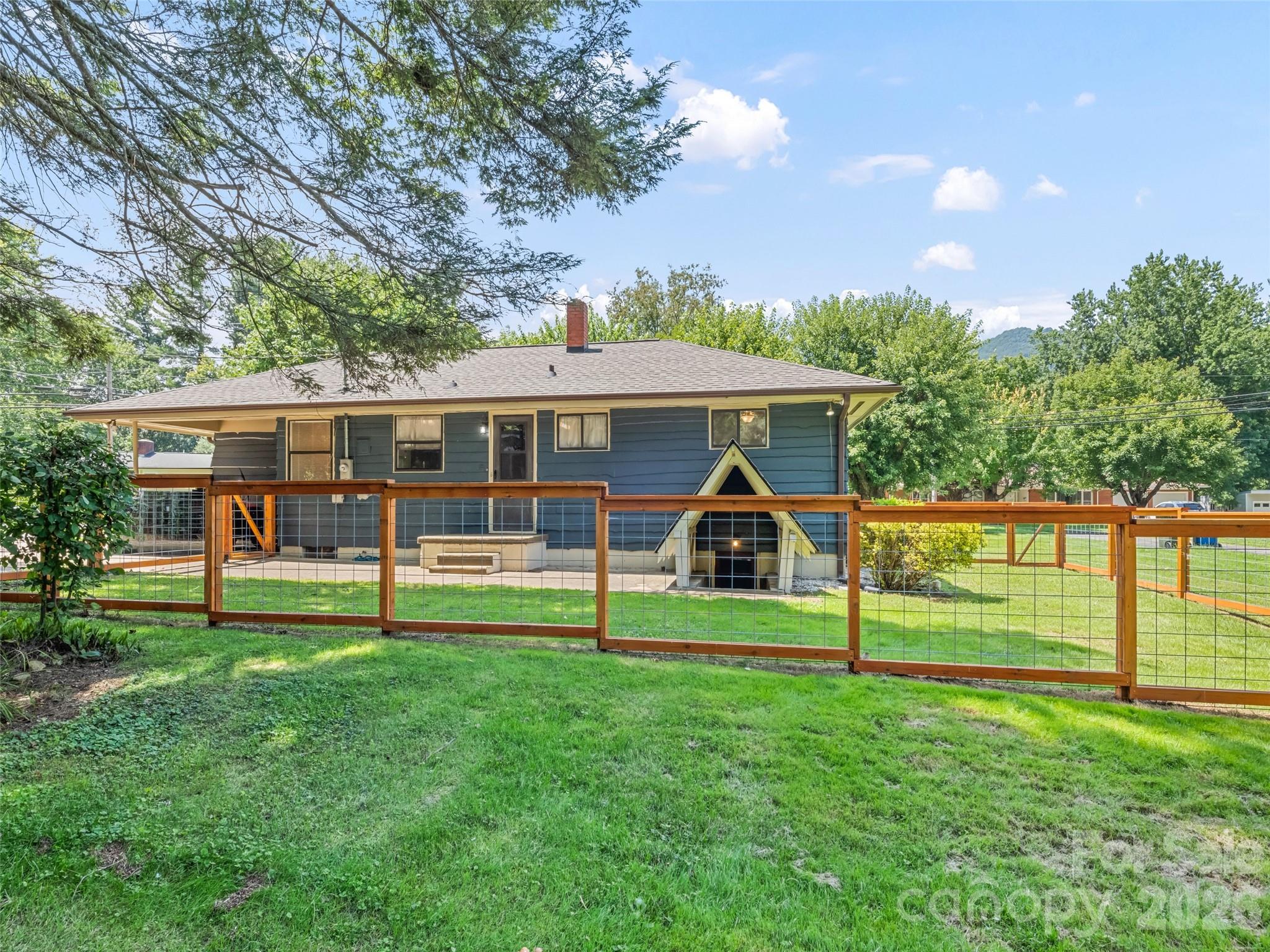 Single Family Residence at 713 Brown Avenue, Waynesville, photo 4 of 35