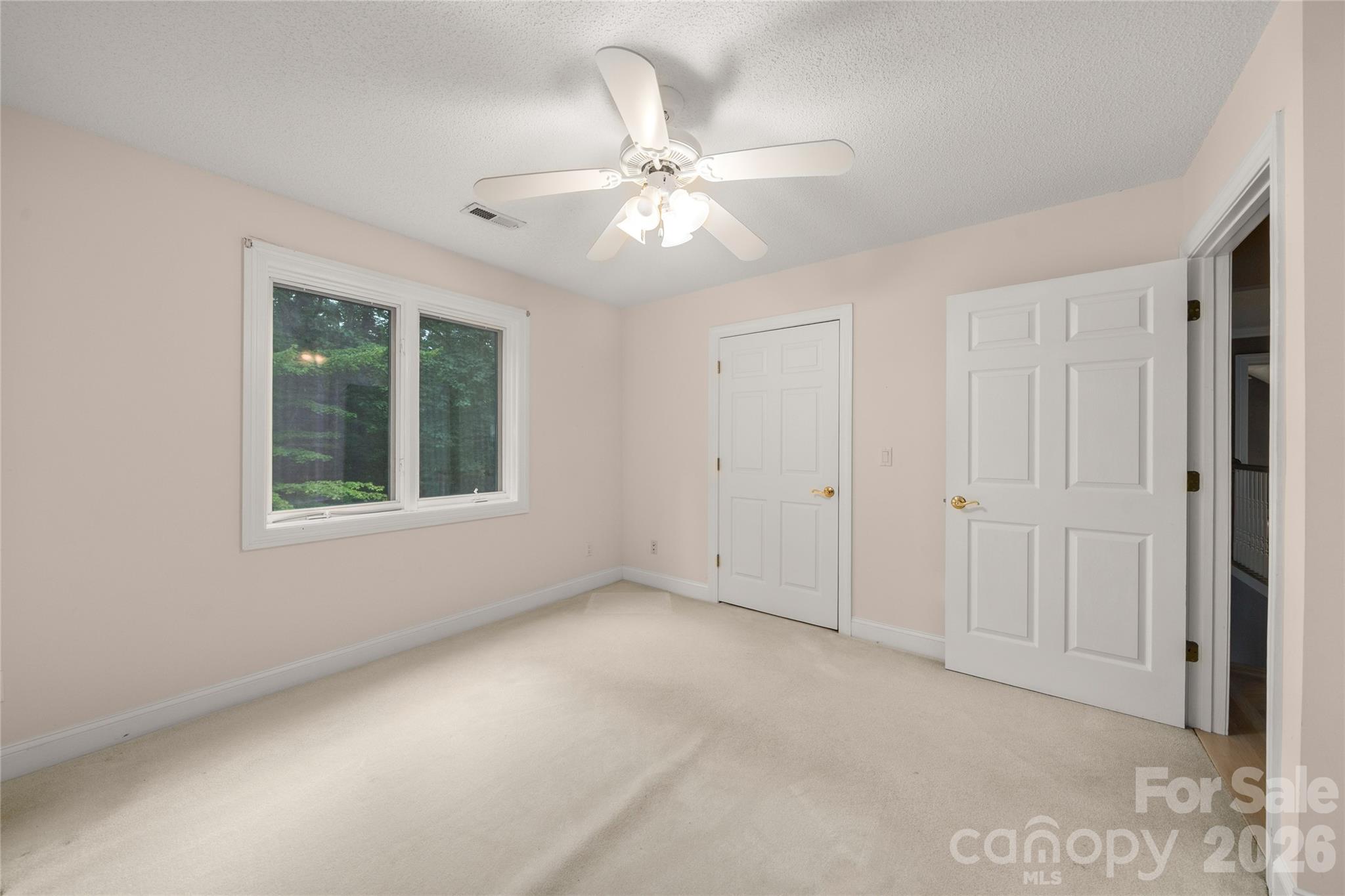 Upper bedroom - 136 Rumbling Bald Road, Lake Lure