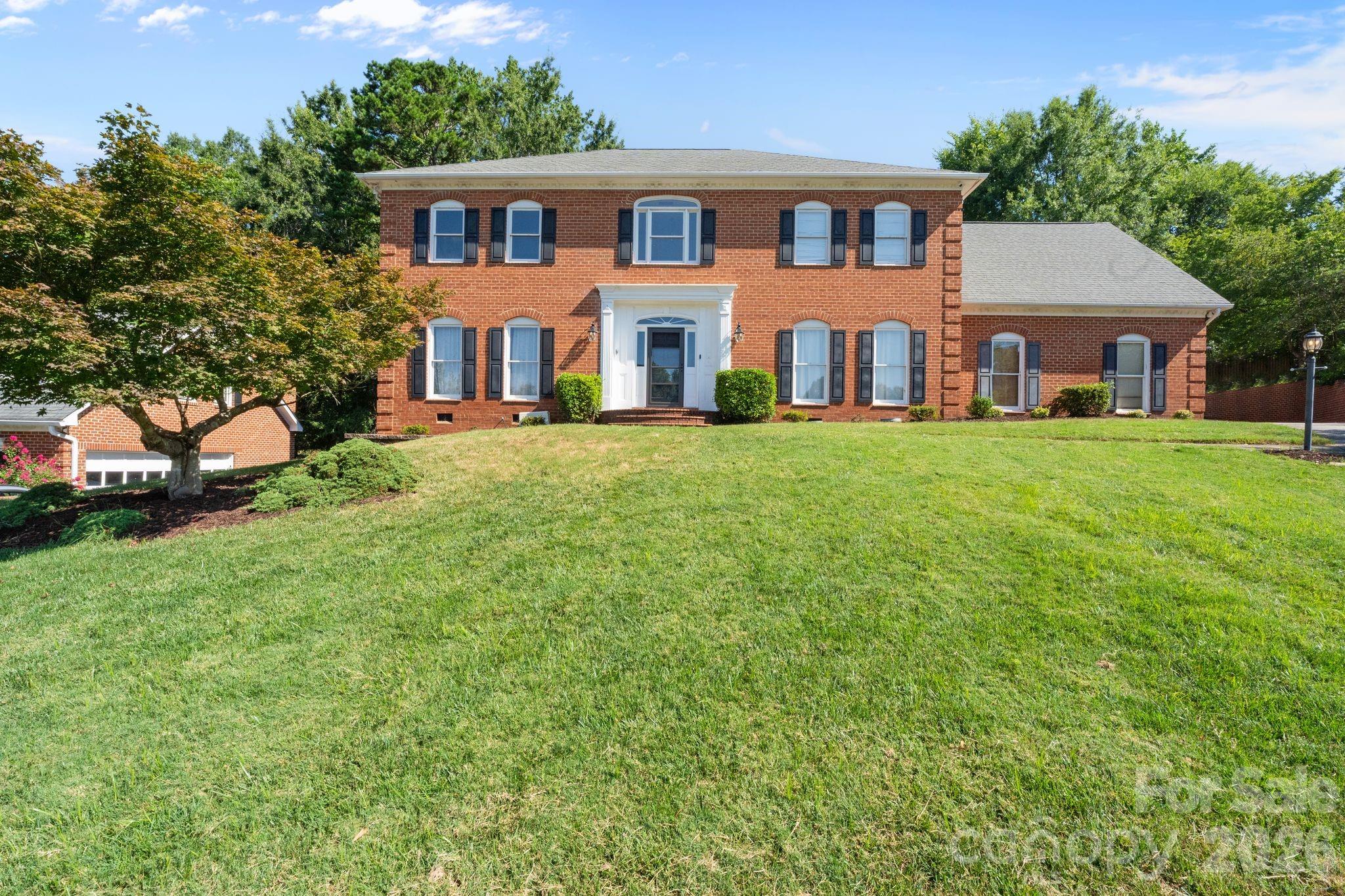 Single Family Residence at 1006 Chelsea Place, Matthews, photo 2 of 46