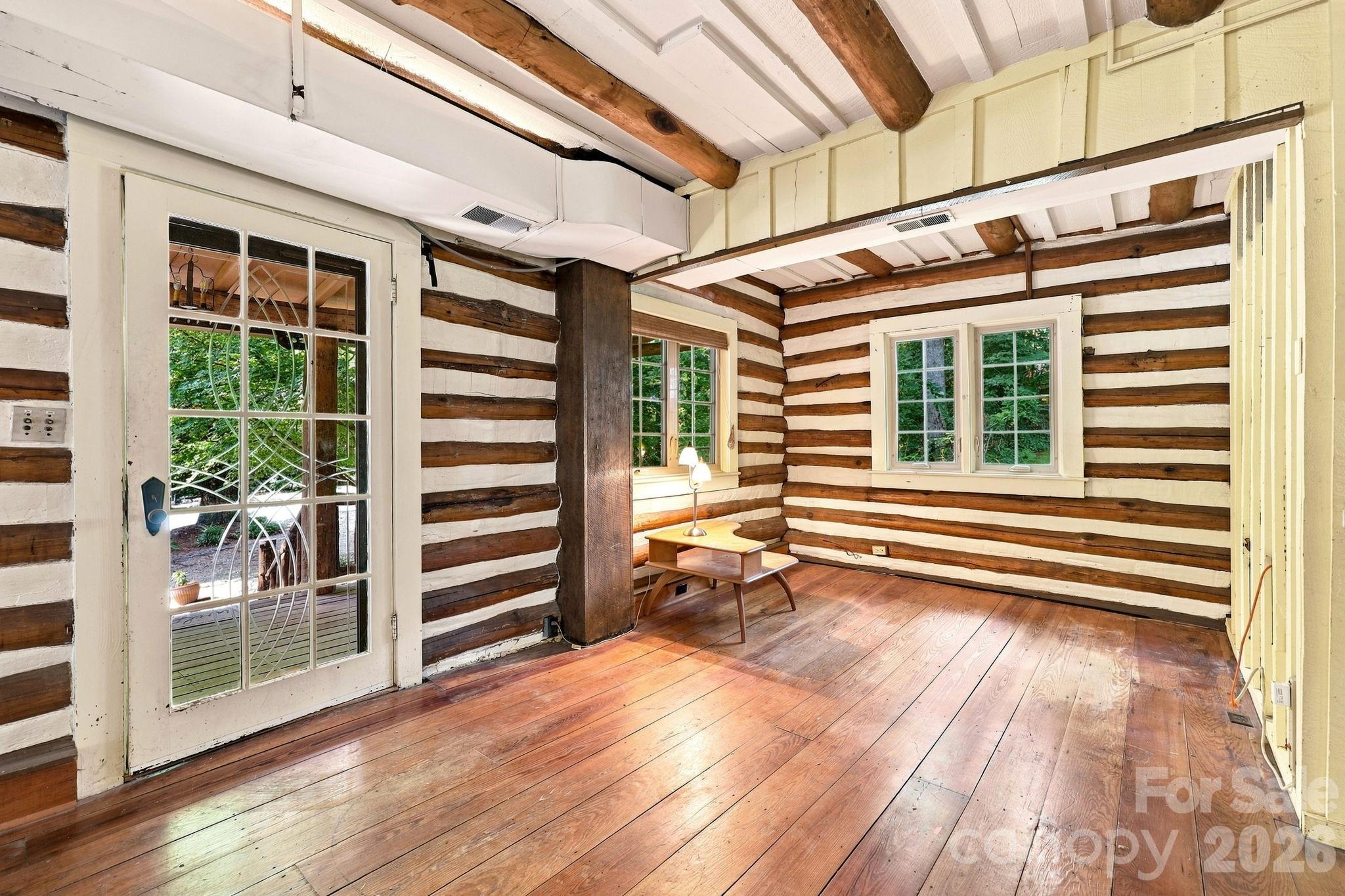 Cozy dining area - 1925 Laurel Park Highway, Hendersonville