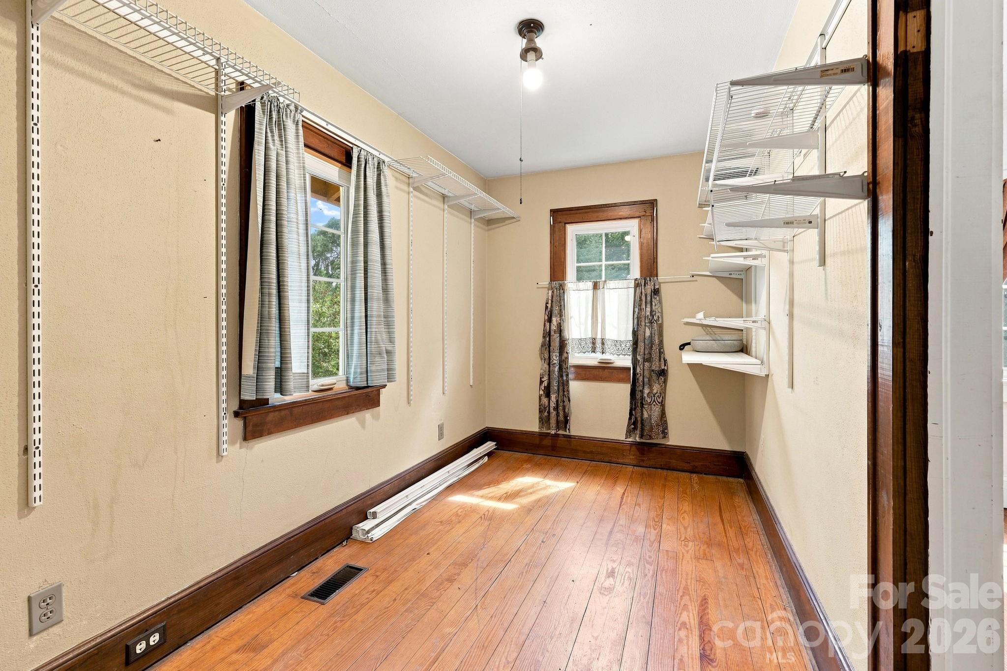 Upstairs Bonus Room 2 - 1925 Laurel Park Highway, Hendersonville