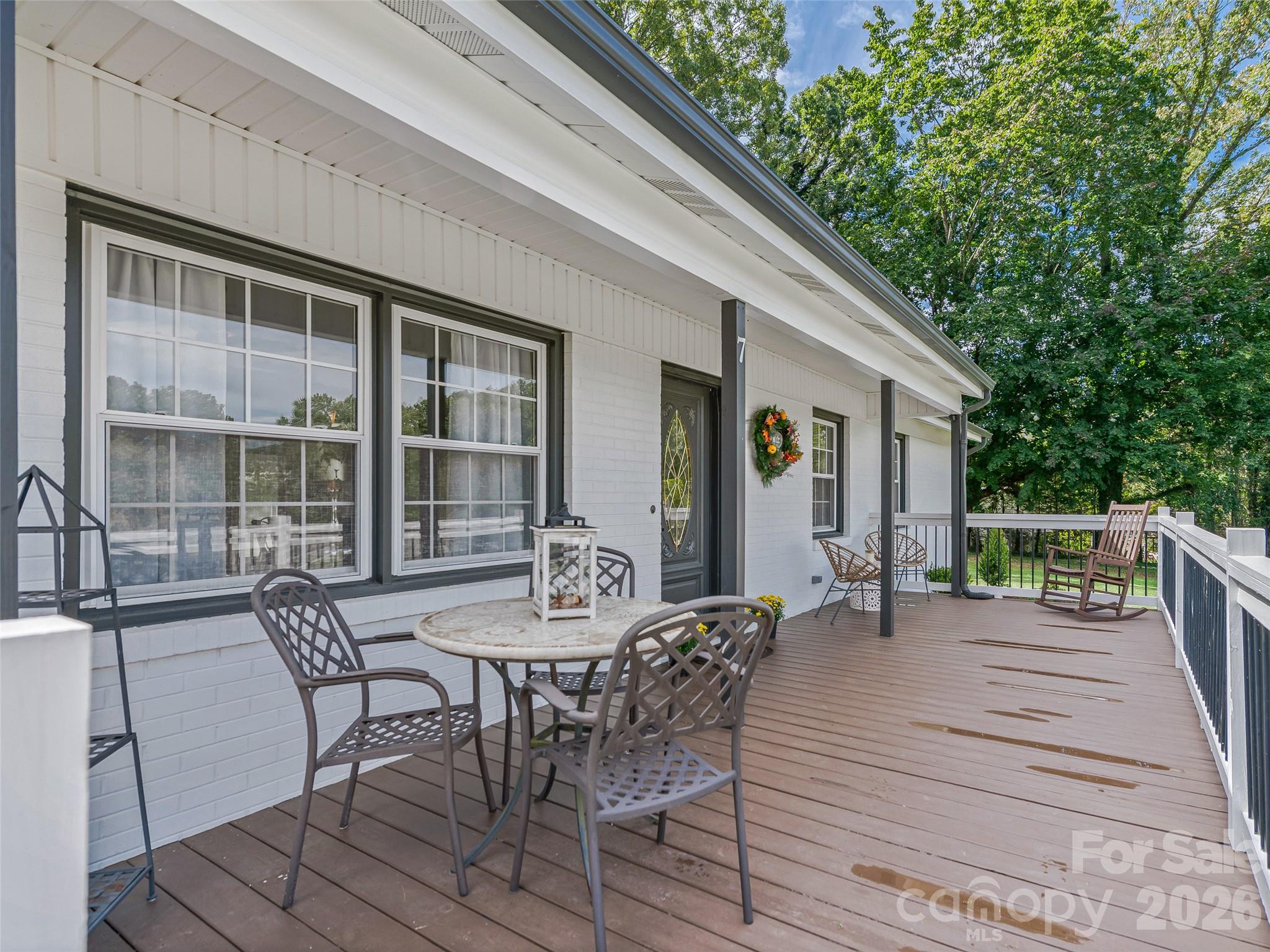 The front deck spans the entire length of the house, perfect for relaxing - 7 Southwicke Drive, Arden