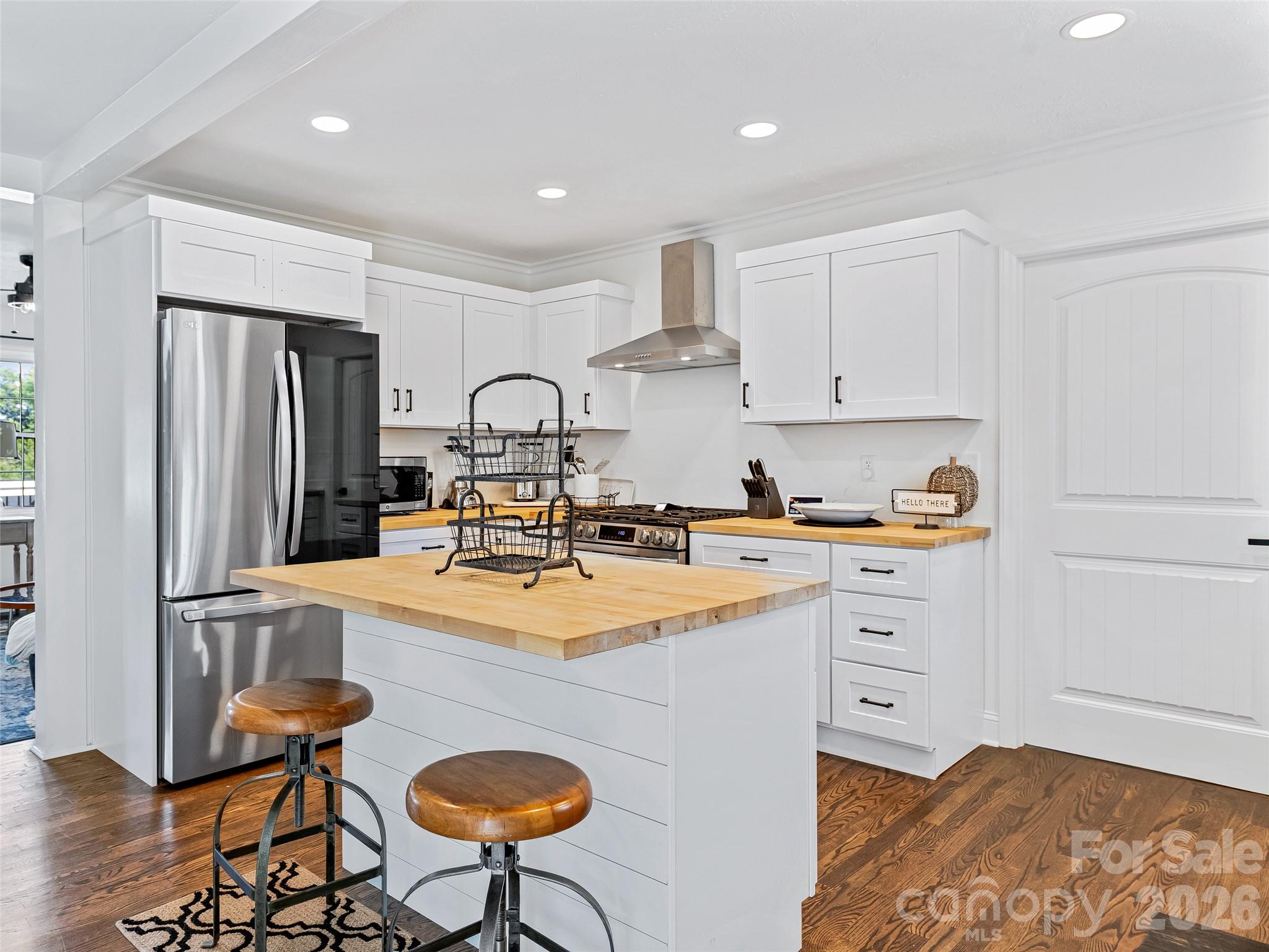 All new kitchen appliances - 7 Southwicke Drive, Arden