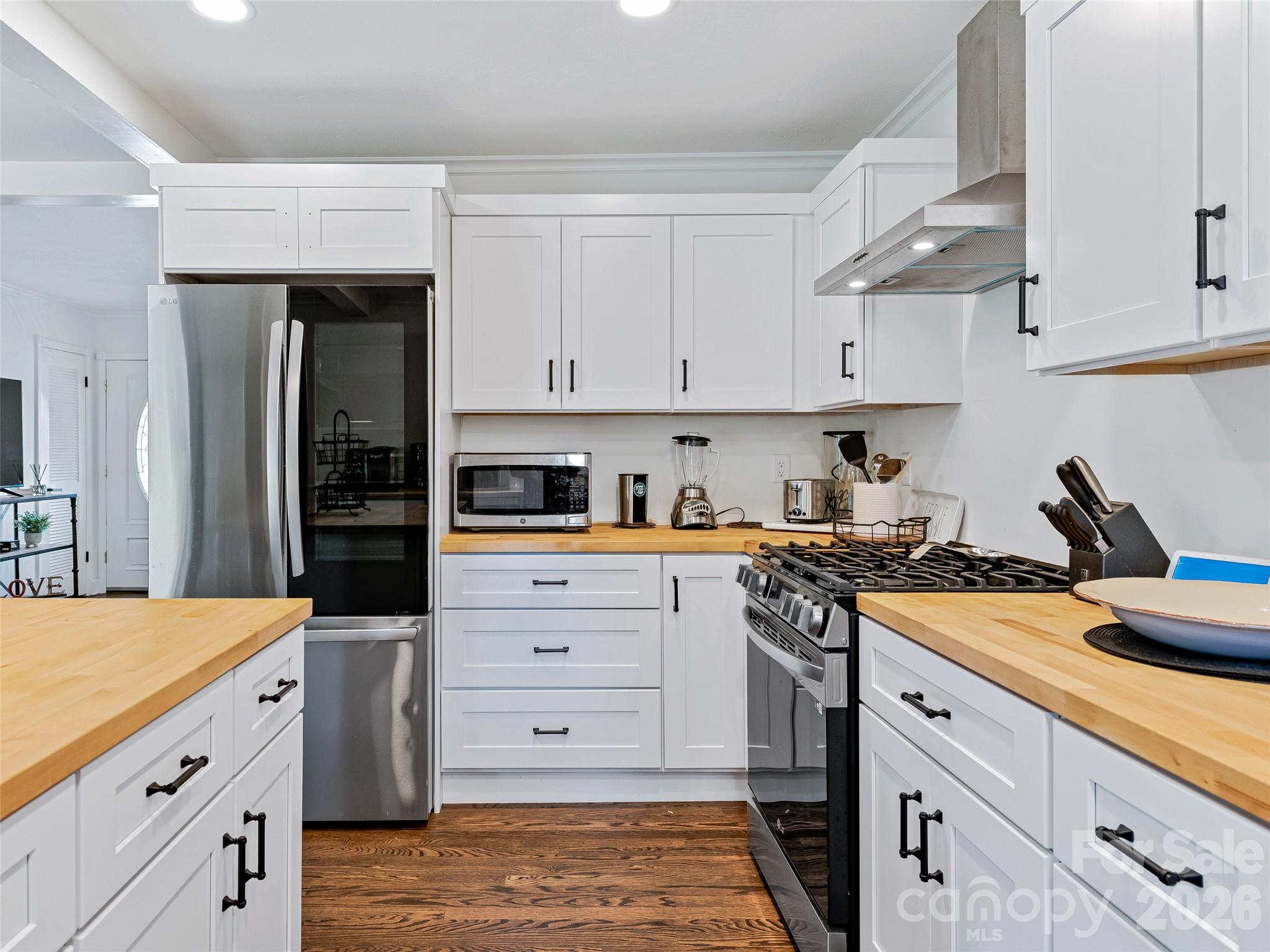 Stylish cabinetry to compliment - 7 Southwicke Drive, Arden
