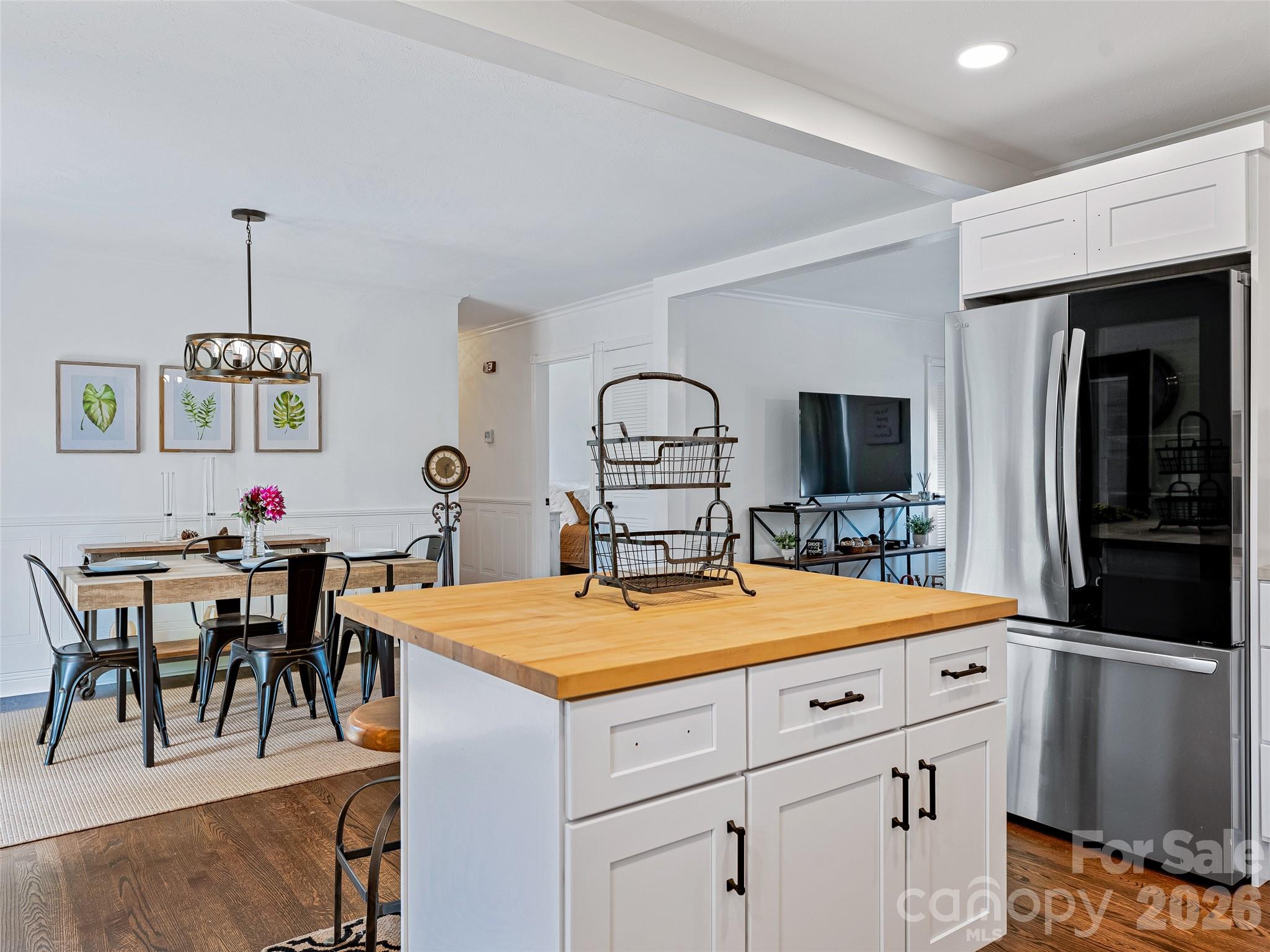Excellent traffic flow - 7 Southwicke Drive, Arden