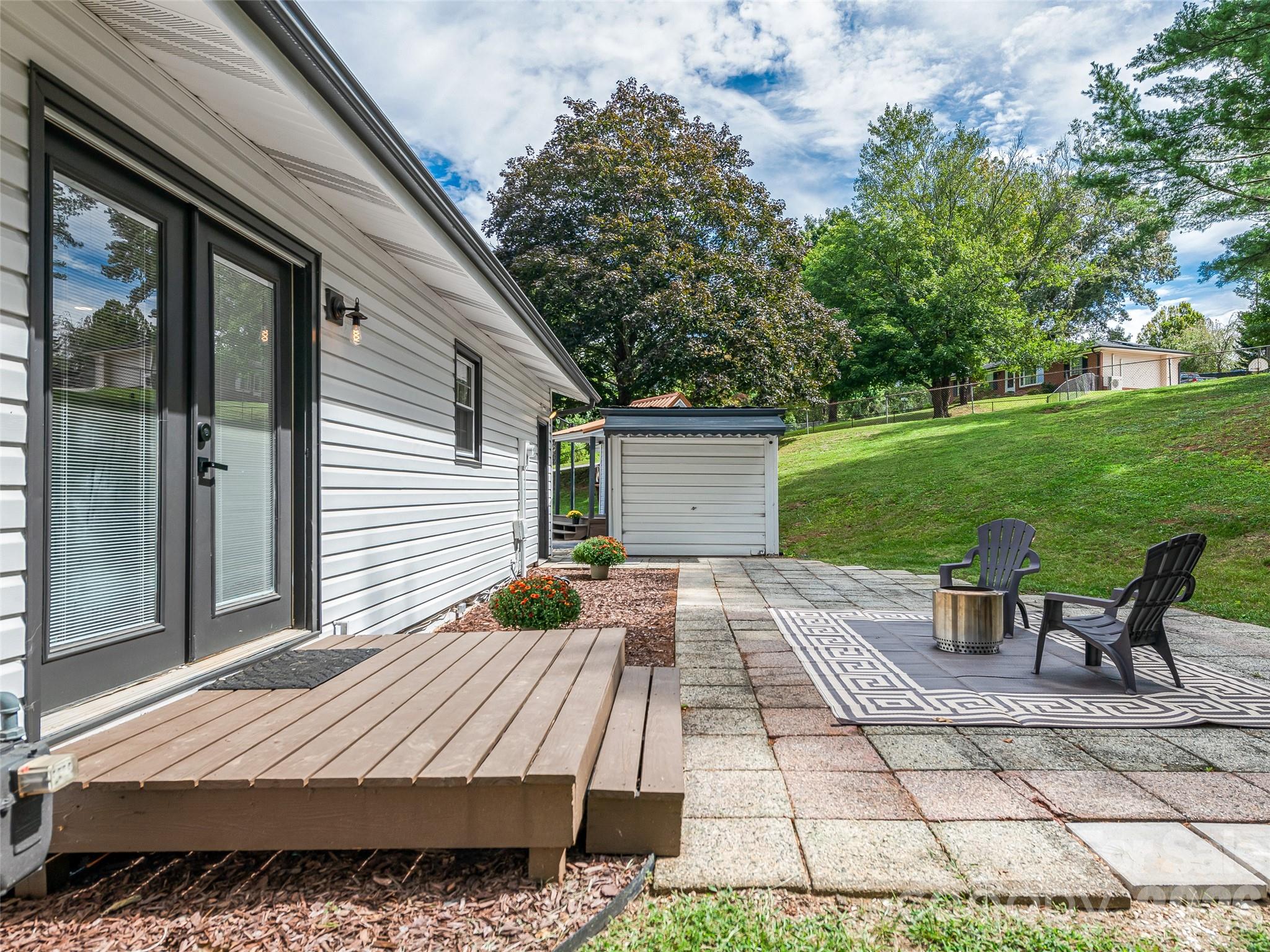 Dining room access to outside patio - 7 Southwicke Drive, Arden