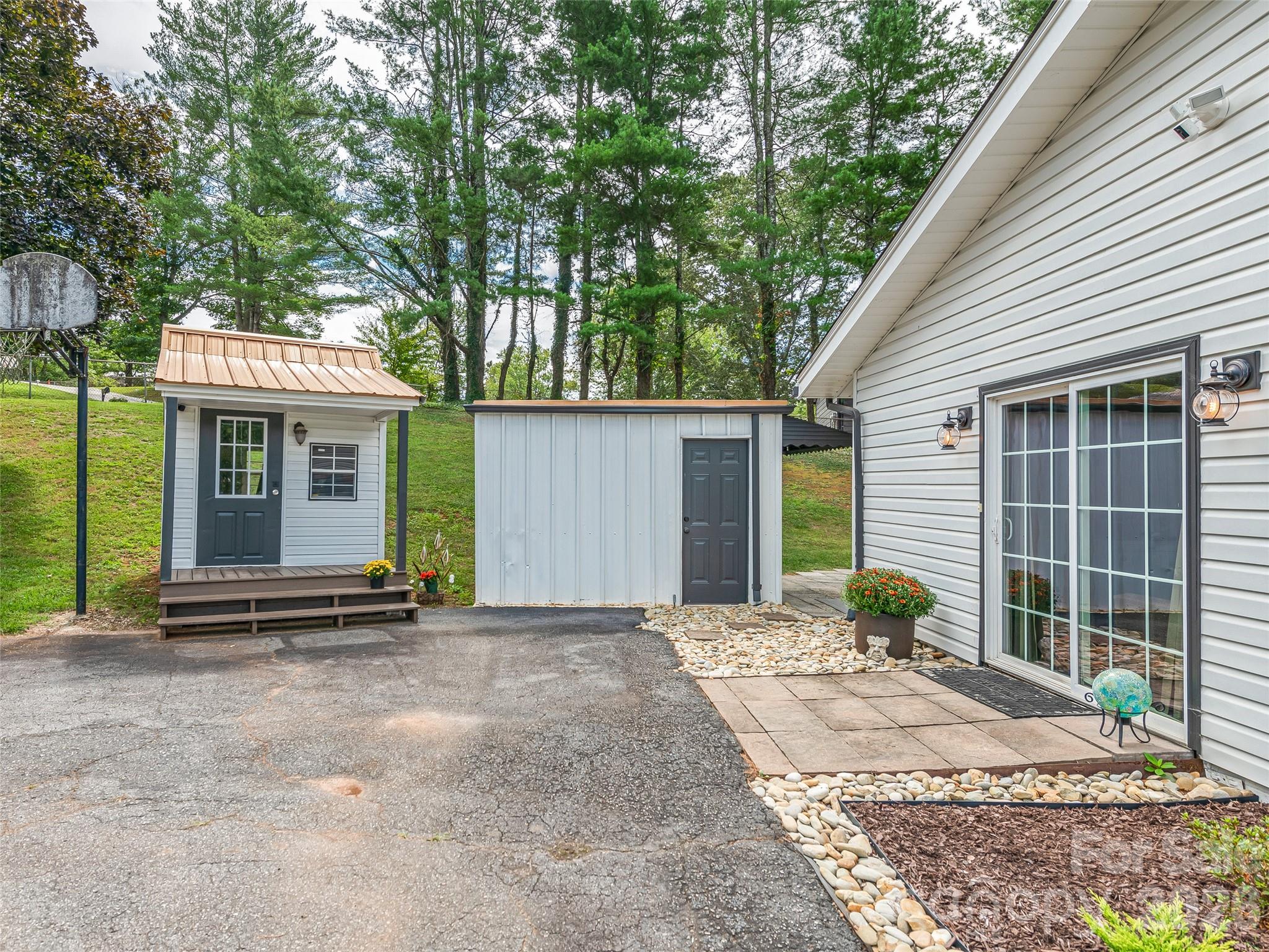 Storage and outdoor activities - 7 Southwicke Drive, Arden