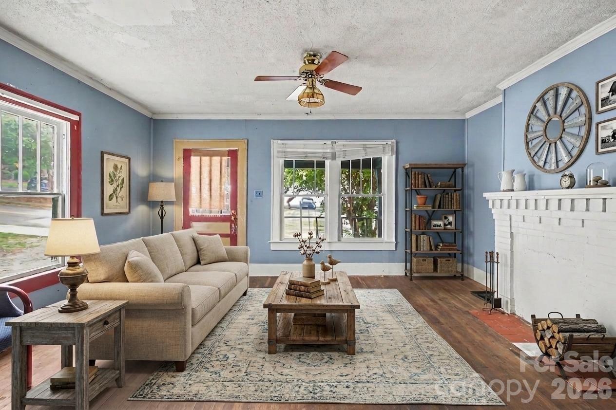 virtually staged - 509 W 1st Street, Winston Salem