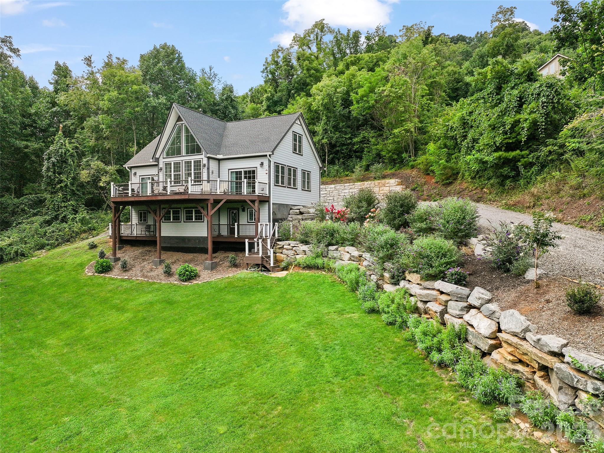 Single Family Residence at 114 Nesting Ridge, Waynesville, photo 2 of 45