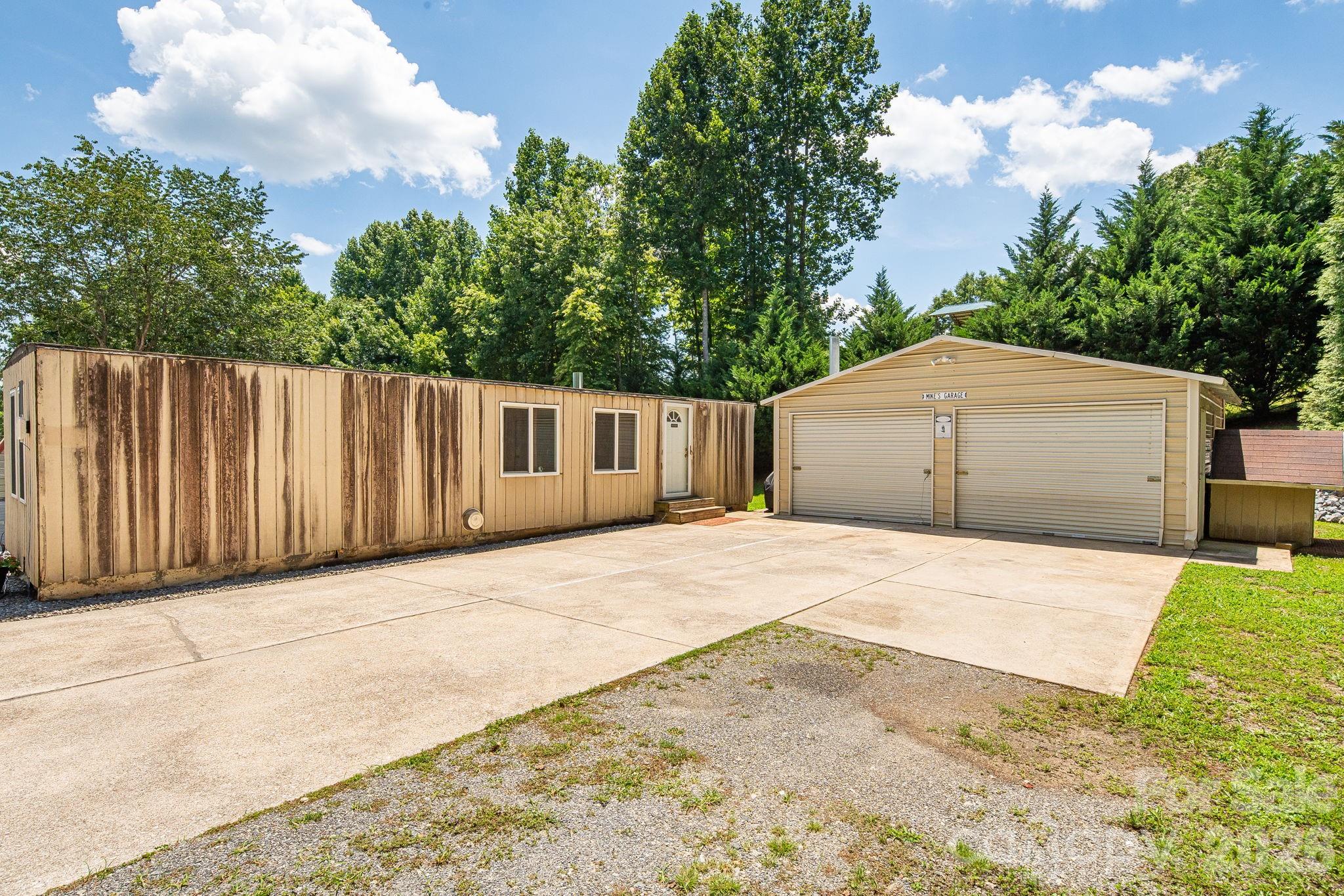 Single Family Residence at 340 and 298 Apache Path, Marion, photo 15 of 42