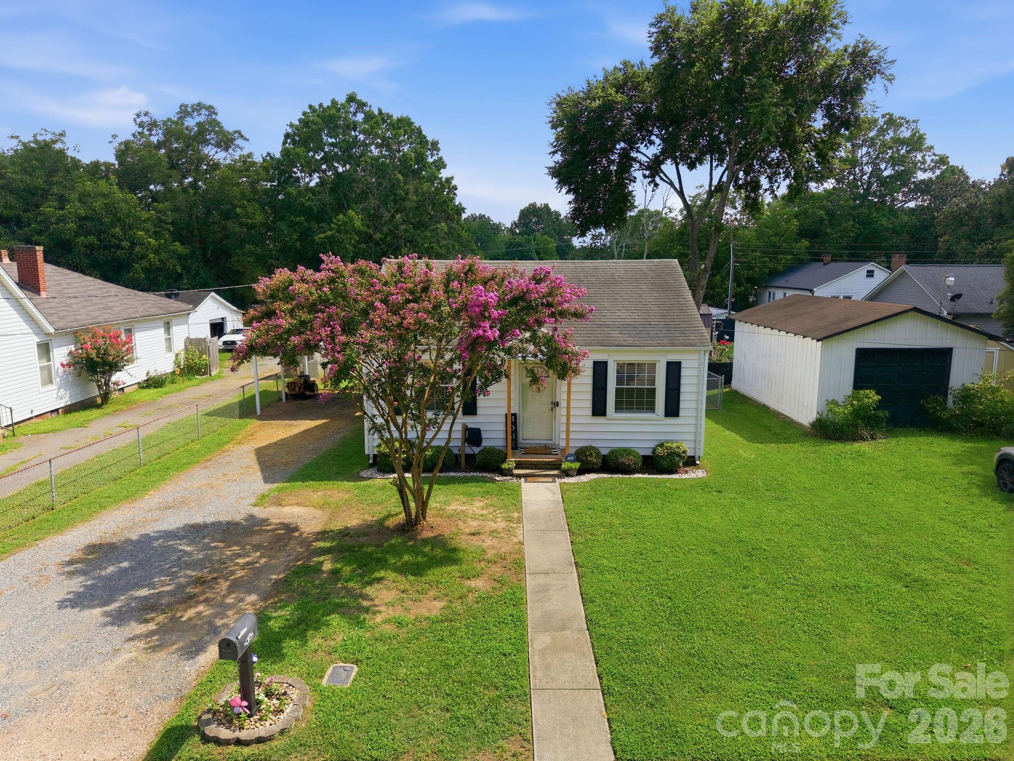 Single Family Residence at 2102 Englewood Street, Kannapolis, photo 2 of 34