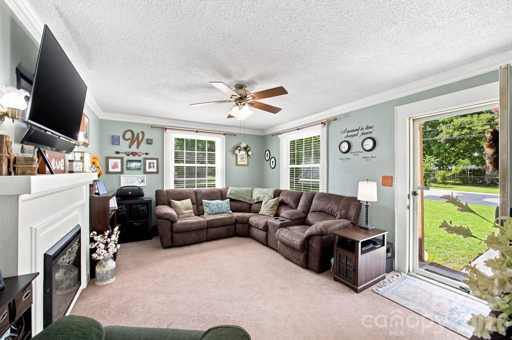 Single Family Residence at 2102 Englewood Street, Kannapolis, photo 4 of 34