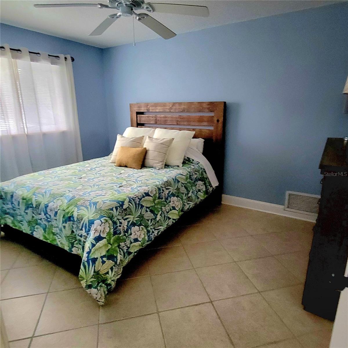 Single Family Residence at 755 KENT RD, VENICE, photo 12 of 22