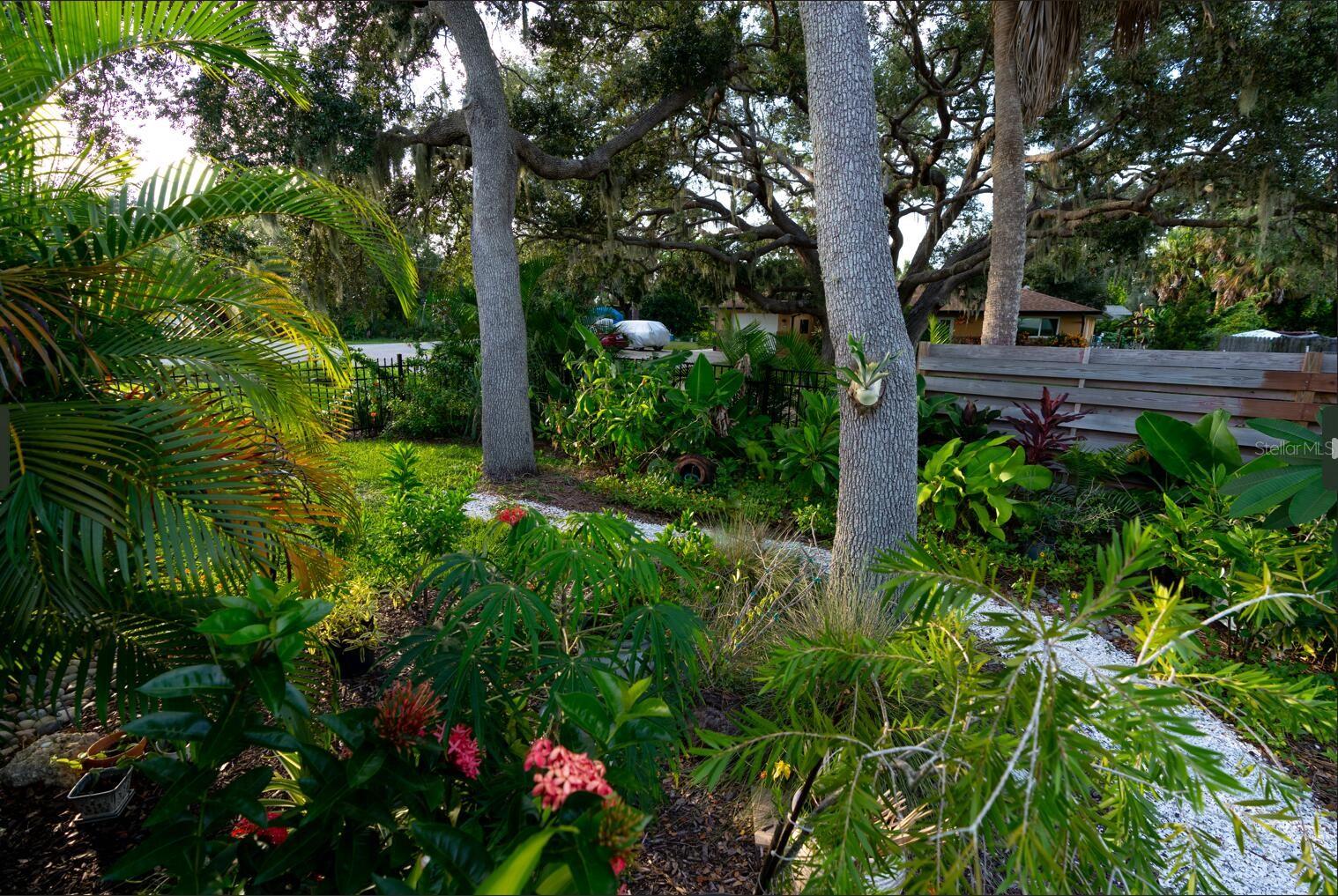 Single Family Residence at 755 KENT RD, VENICE, photo 17 of 22