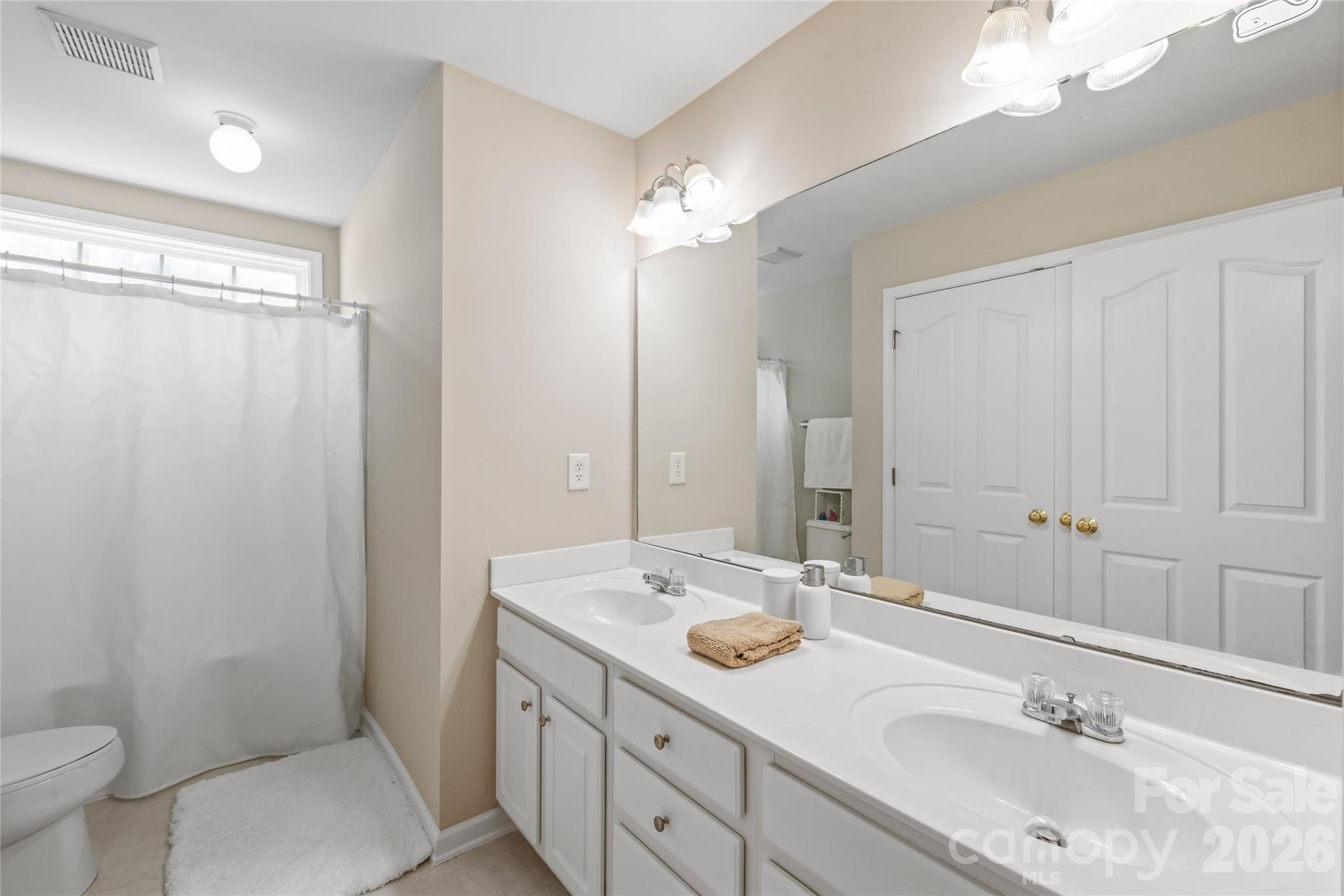 Guest full bath on second floor with dual sinks - 1906 Birchbrook Court, Harrisburg