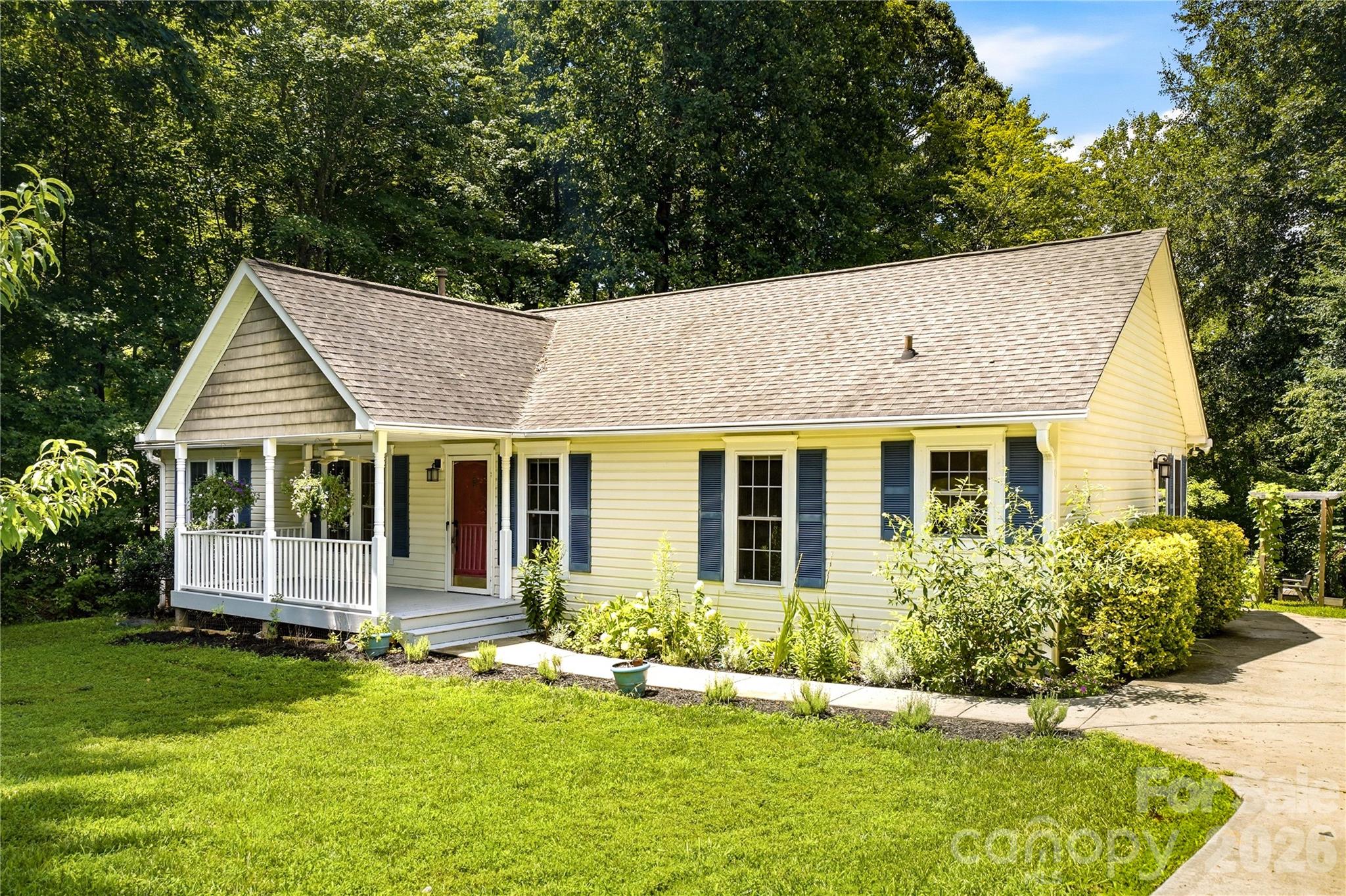 Side and front entry for convenience - 3555 Lake Bluff Drive, Sherrills Ford