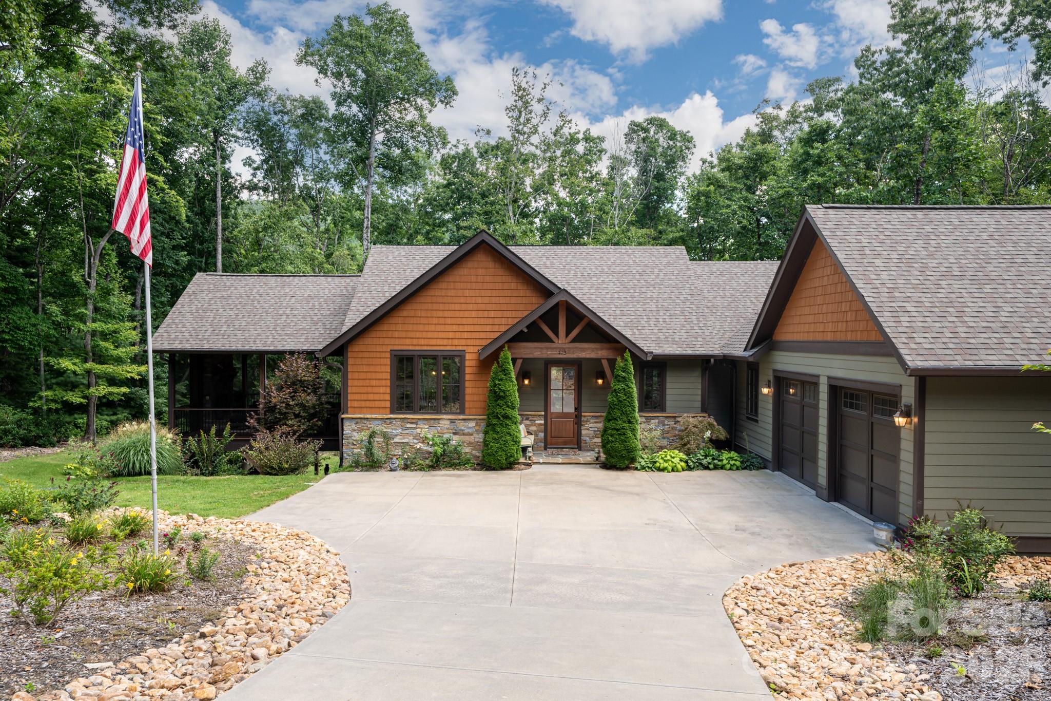 Single Family Residence at 403 Thunder Mountain Road, Hendersonville, photo 2 of 48