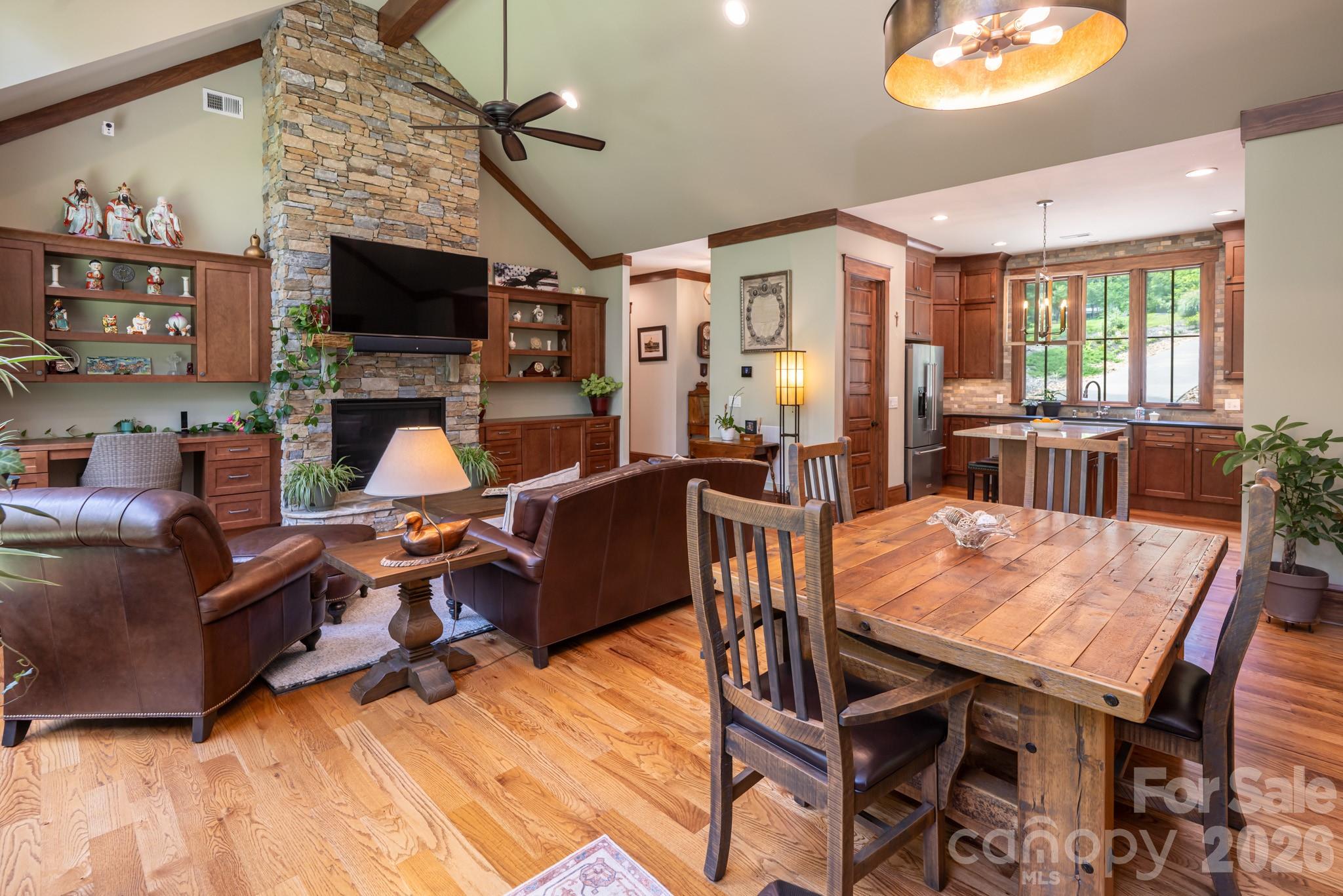 Single Family Residence at 403 Thunder Mountain Road, Hendersonville, photo 11 of 48