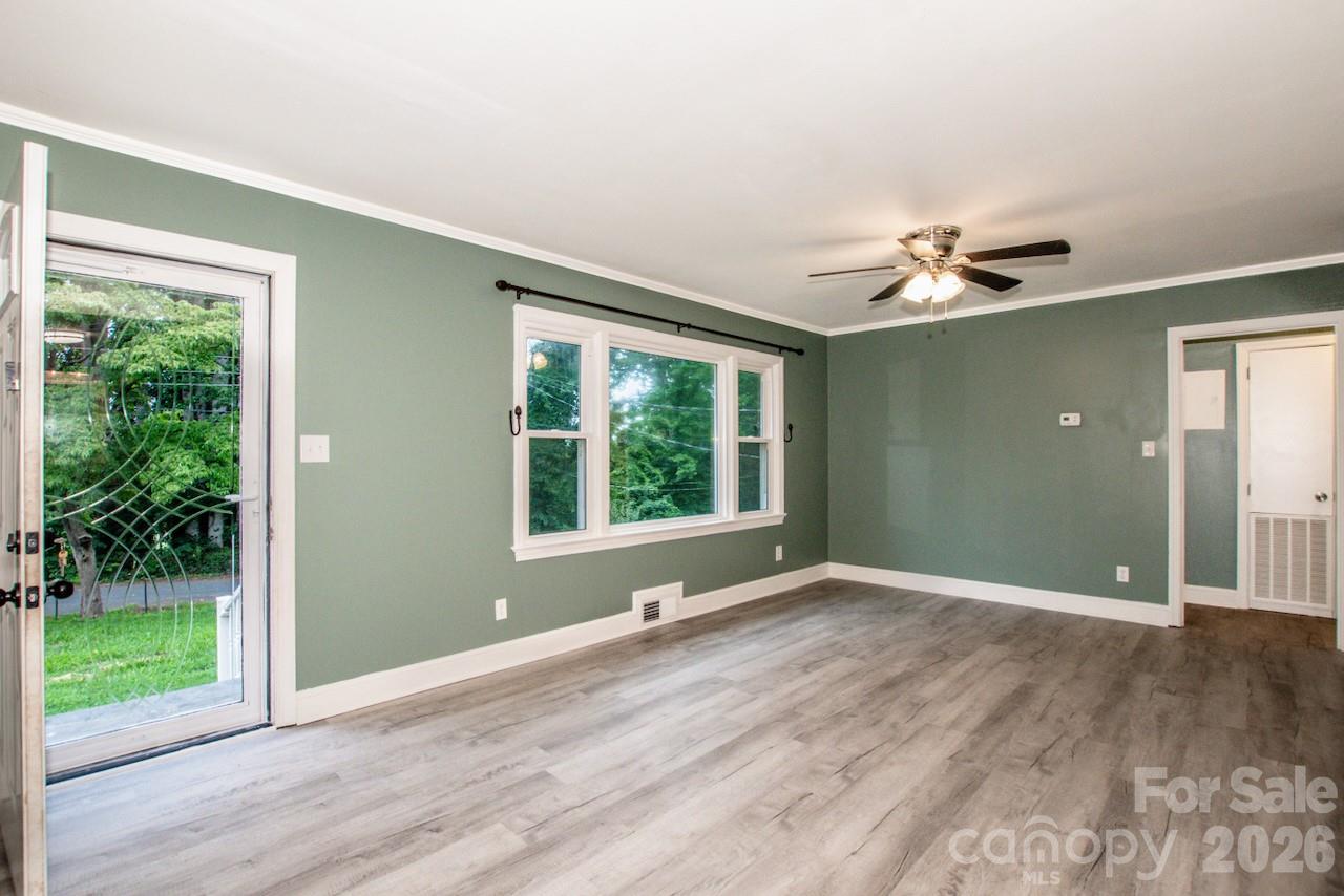Single Family Residence at 1317 Meadowbrook Circle, Salisbury, photo 8 of 31