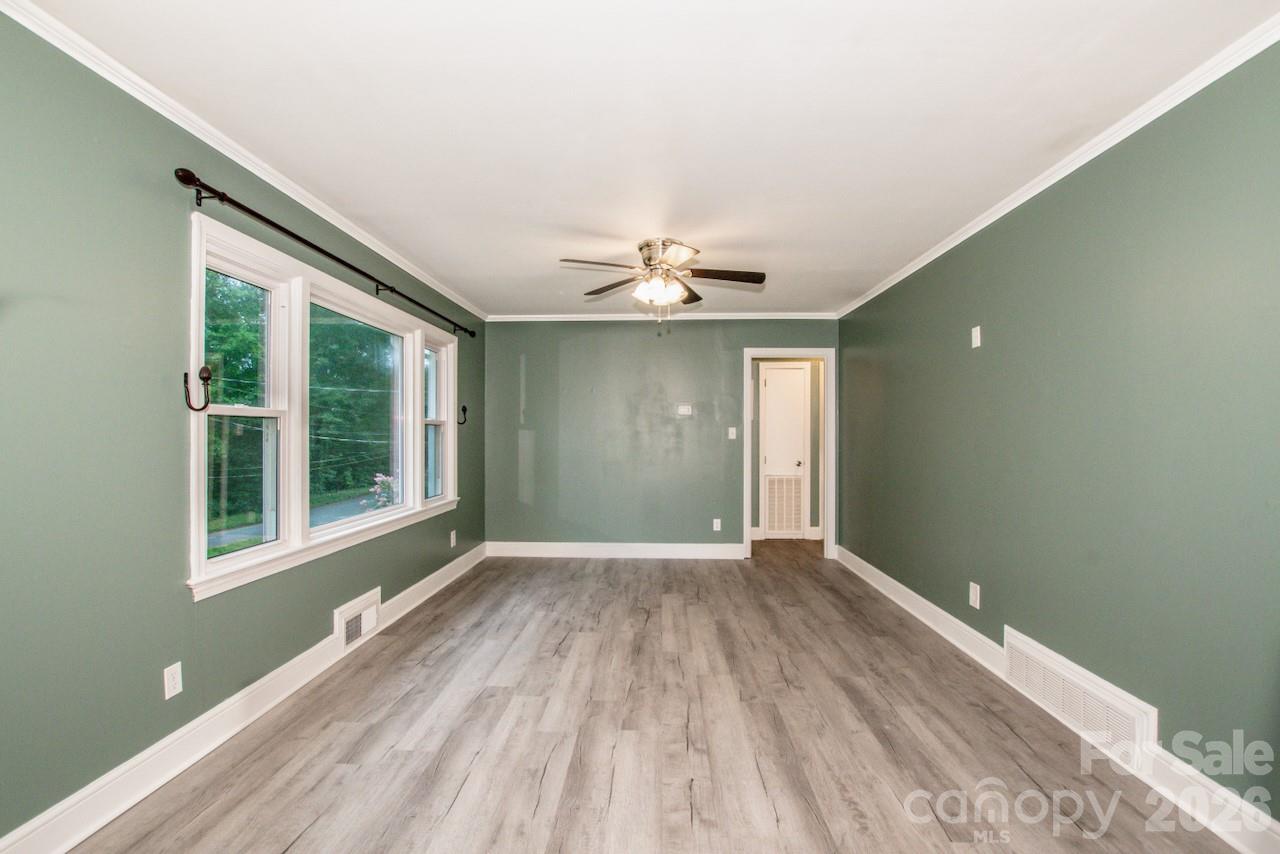 Single Family Residence at 1317 Meadowbrook Circle, Salisbury, photo 11 of 31