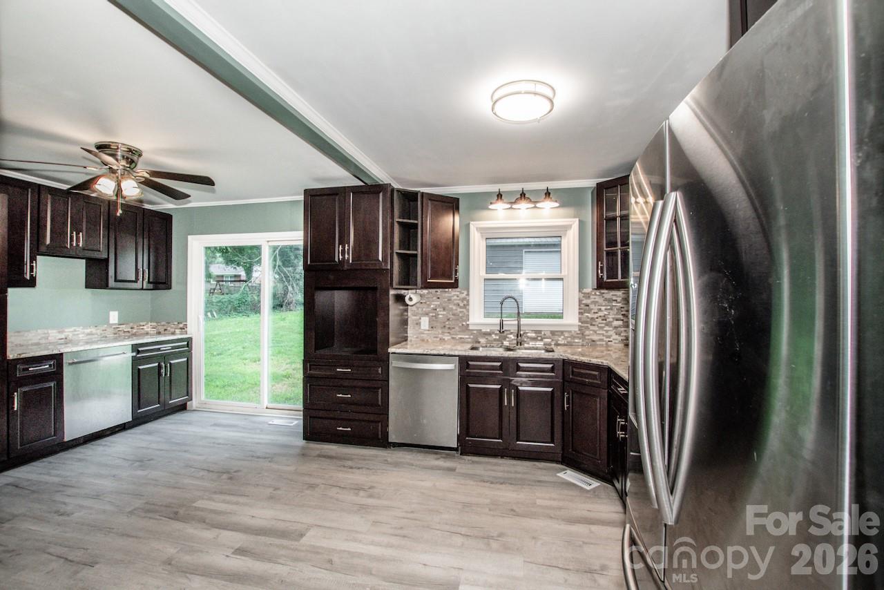 Single Family Residence at 1317 Meadowbrook Circle, Salisbury, photo 13 of 31