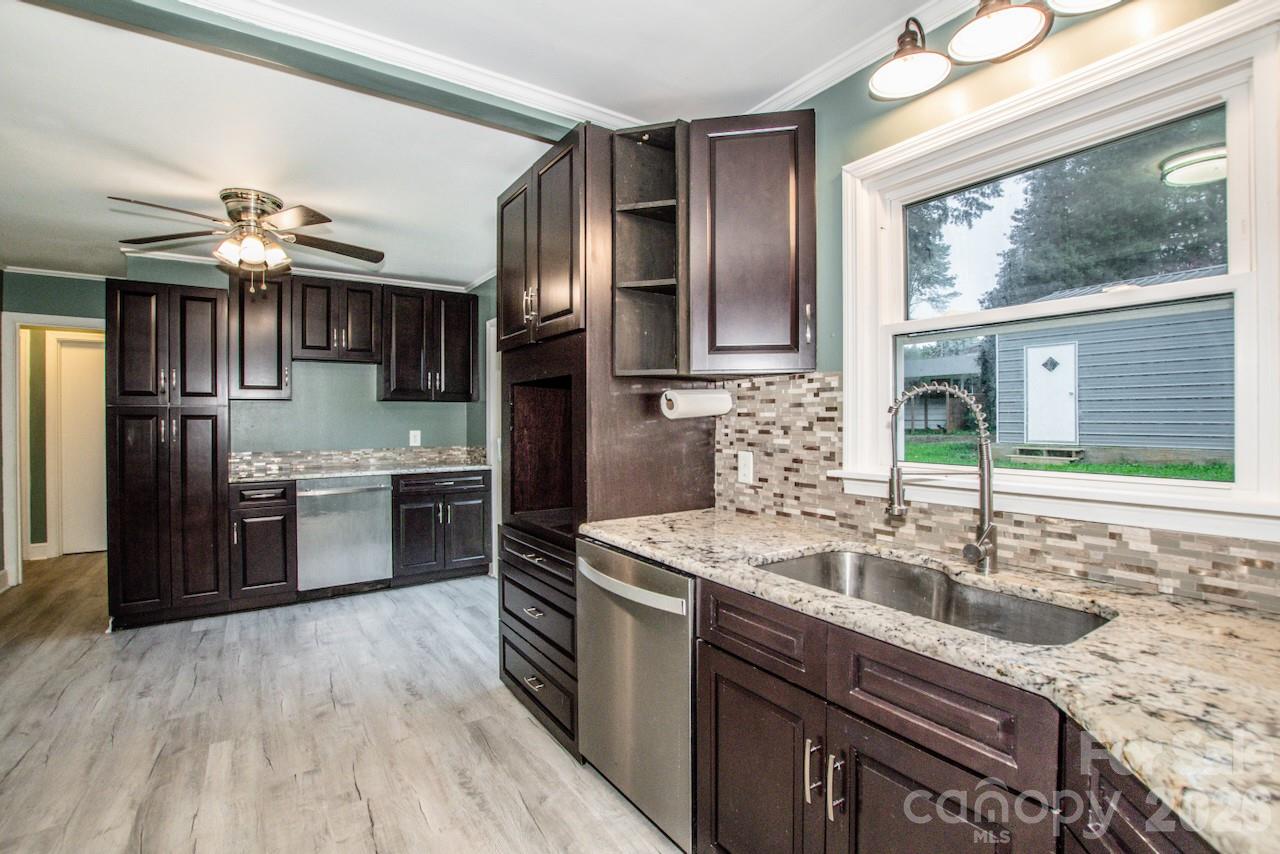 Single Family Residence at 1317 Meadowbrook Circle, Salisbury, photo 14 of 31