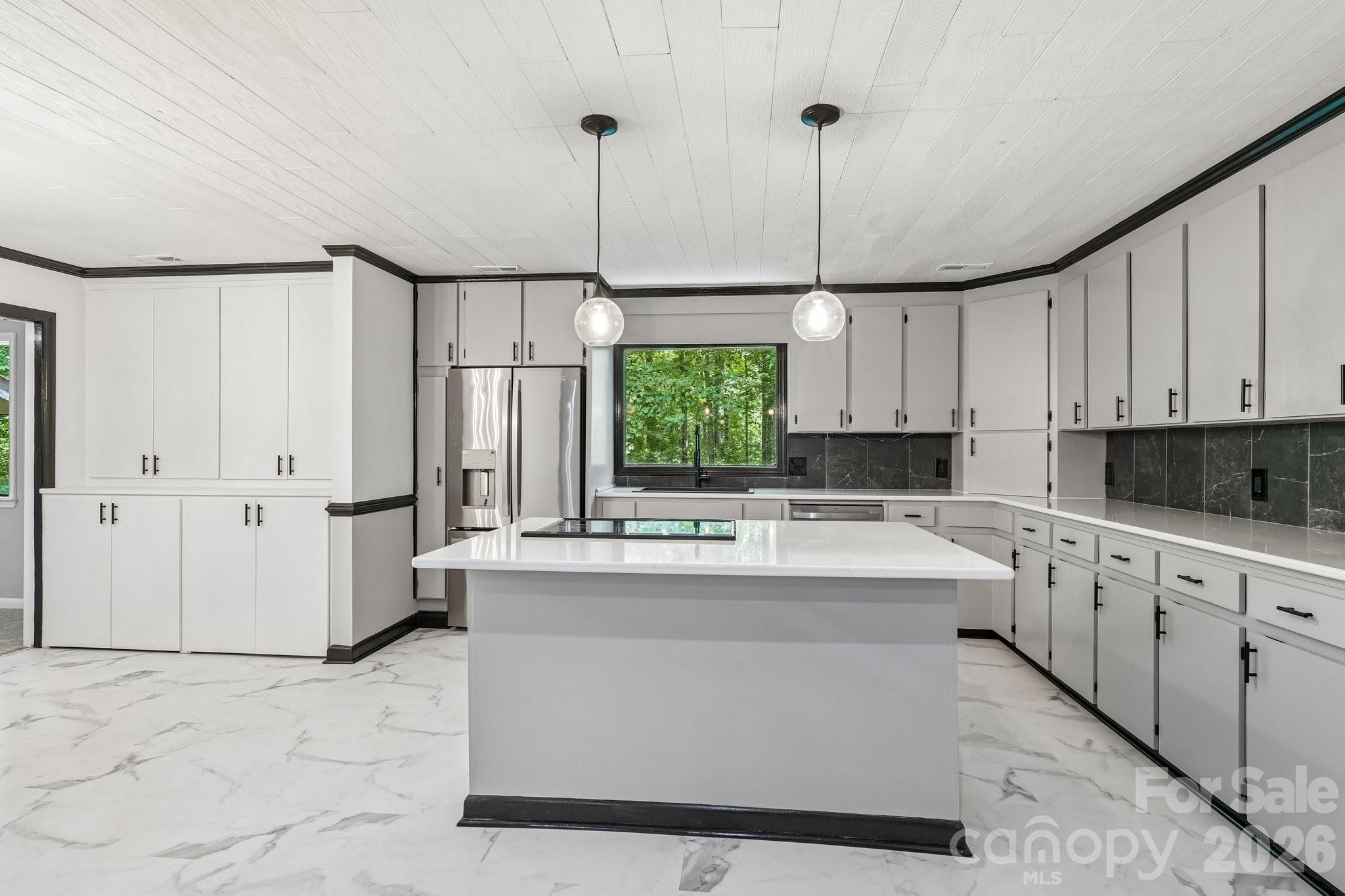 Single Family Residence at 407 Robinwood Drive, Shelby, photo 10 of 48