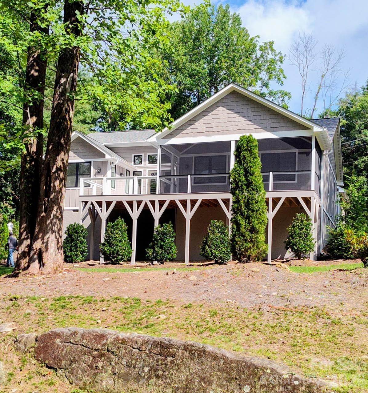 654 Hollybrook Drive