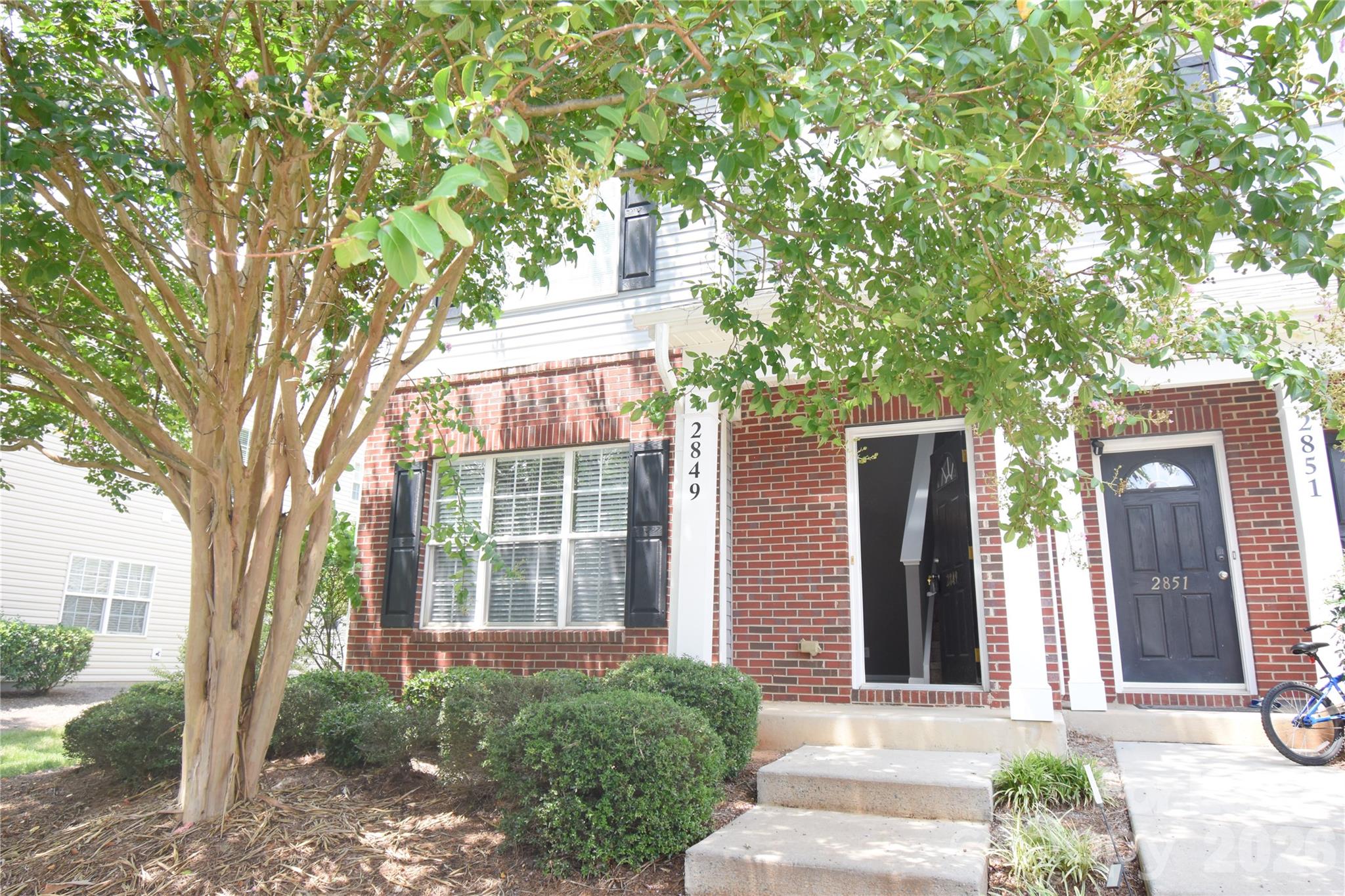 Townhouse at 2849 Summergrove Court, Matthews, photo 2 of 23