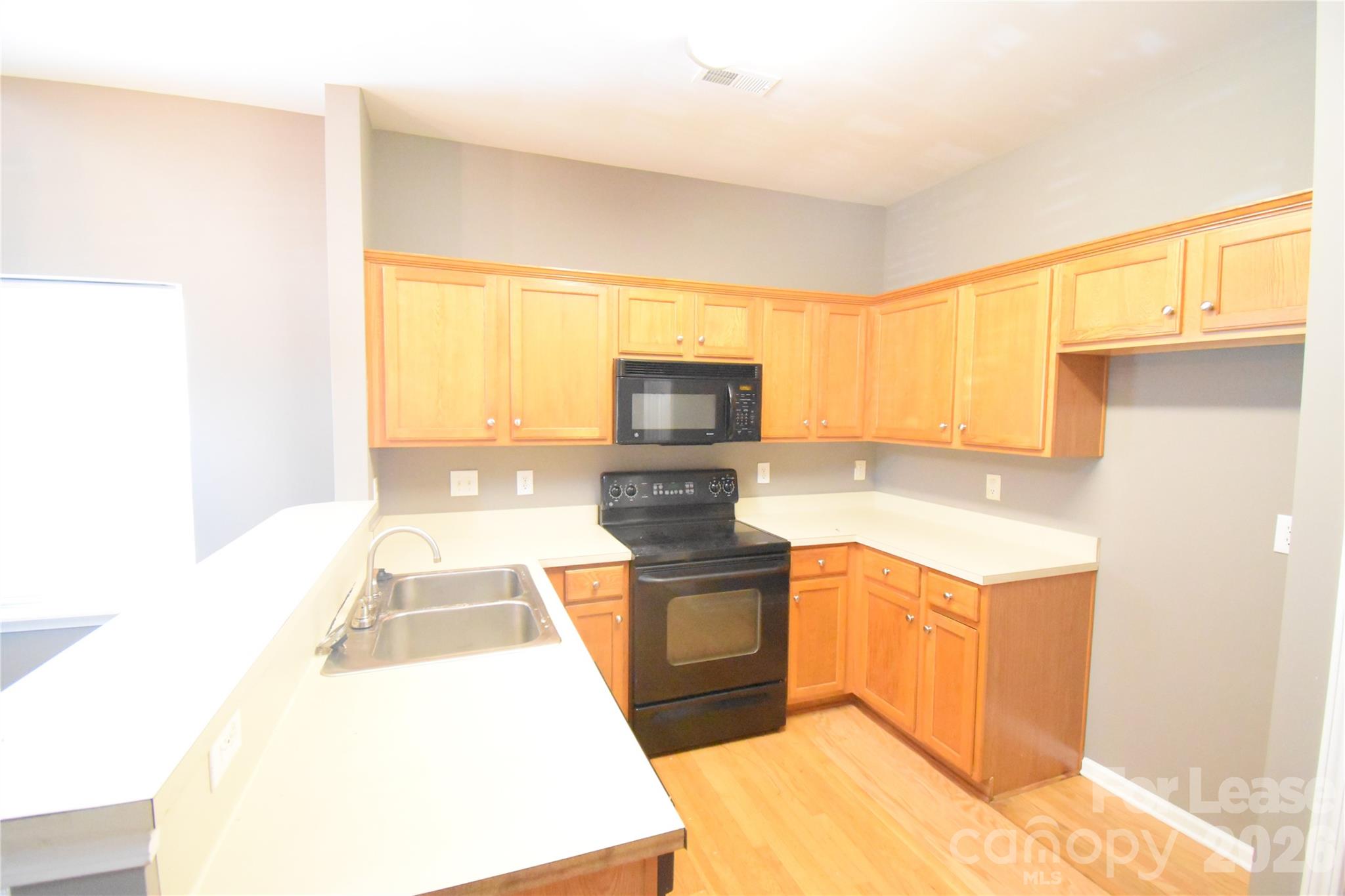 Townhouse at 2849 Summergrove Court, Matthews, photo 8 of 23