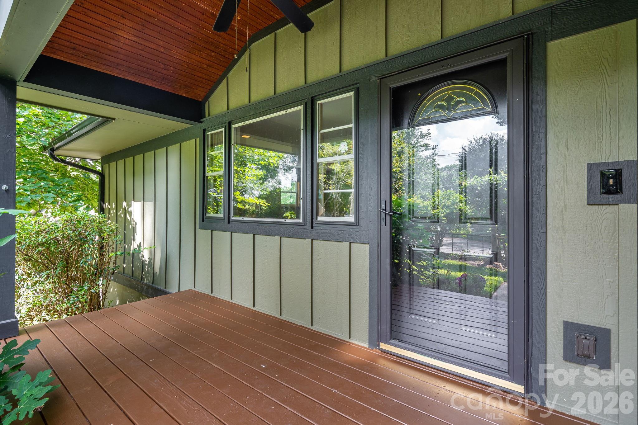 Front deck welcomes you inside - 10 Davenport Place, Asheville